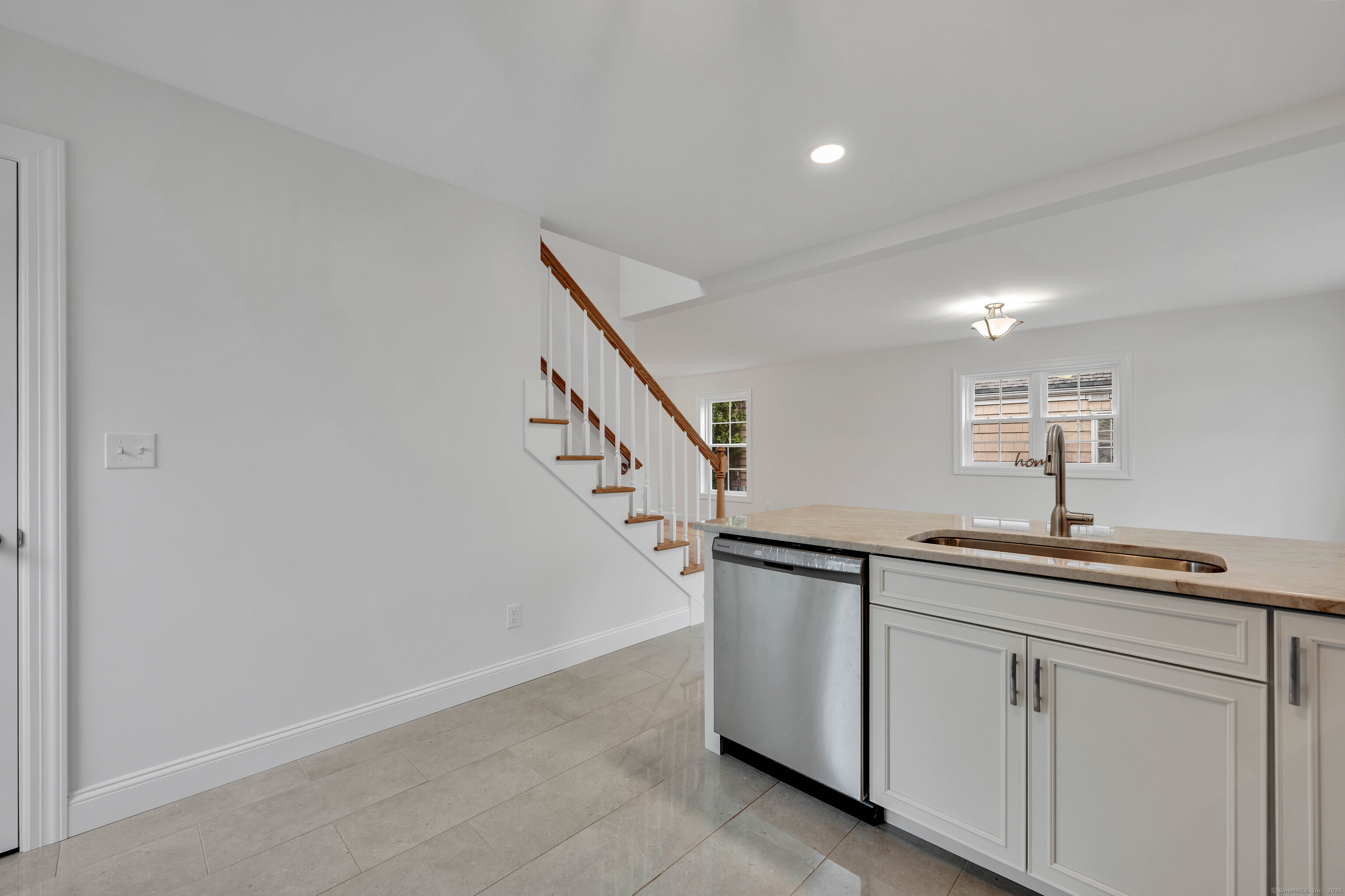 39 Robbins Avenue