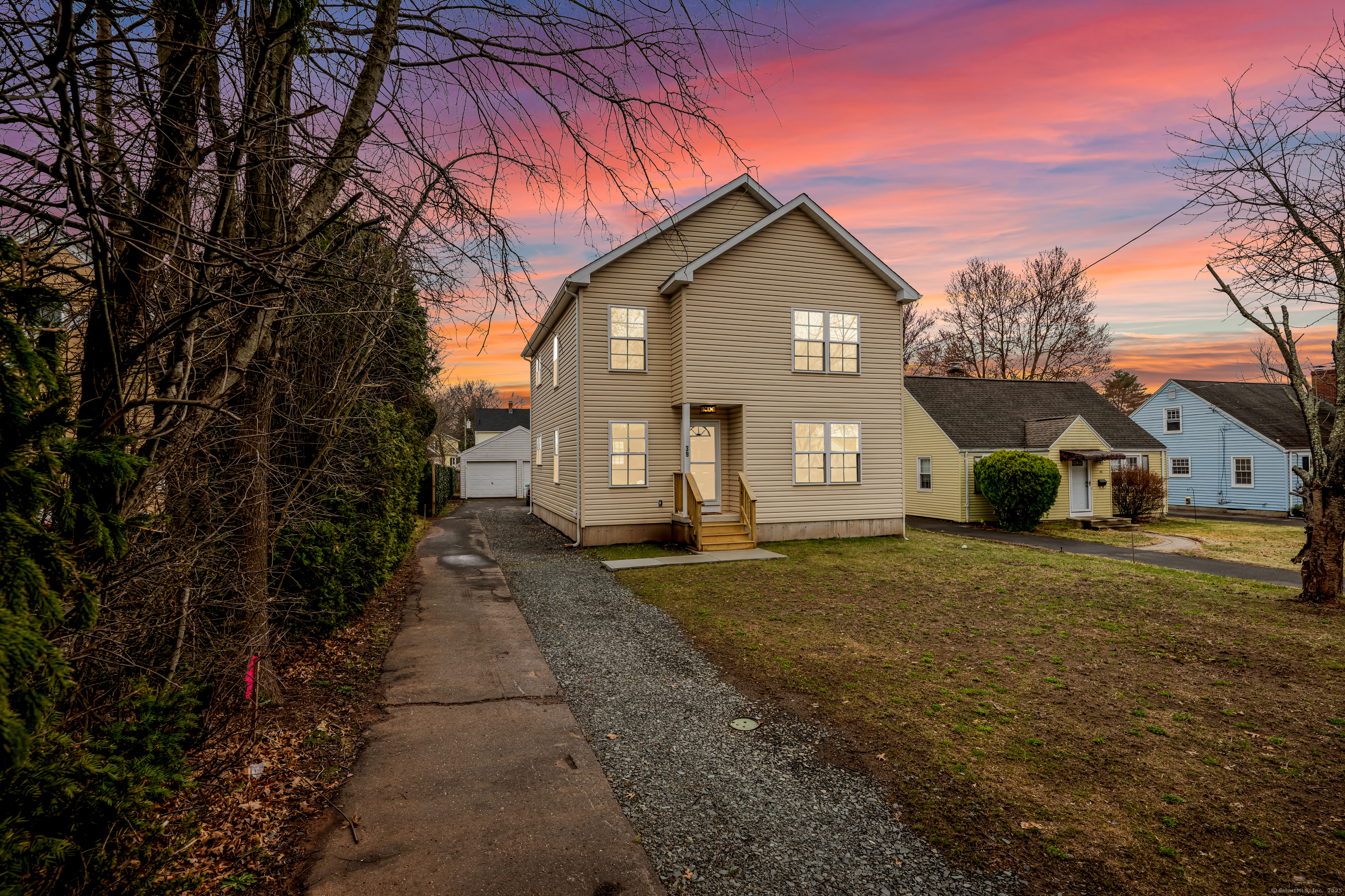 39 Robbins Avenue