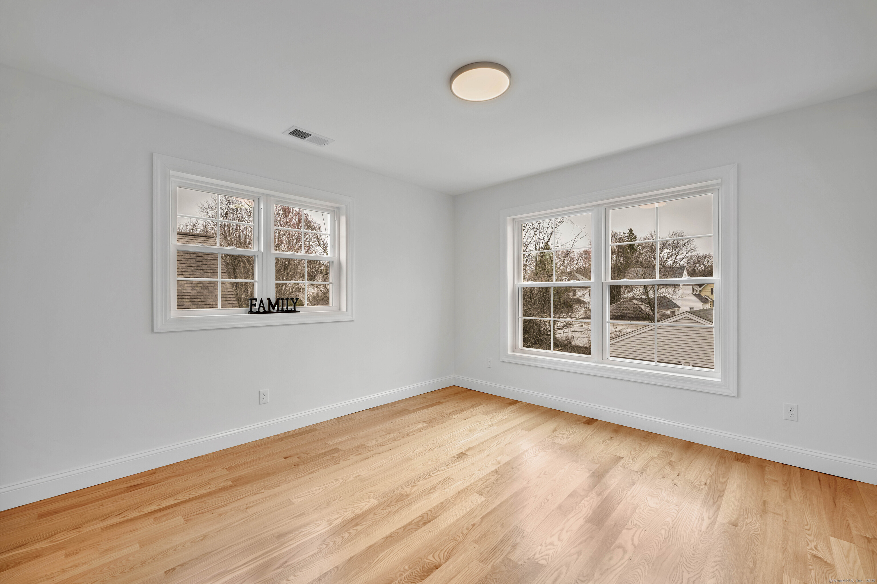 39 Robbins Avenue