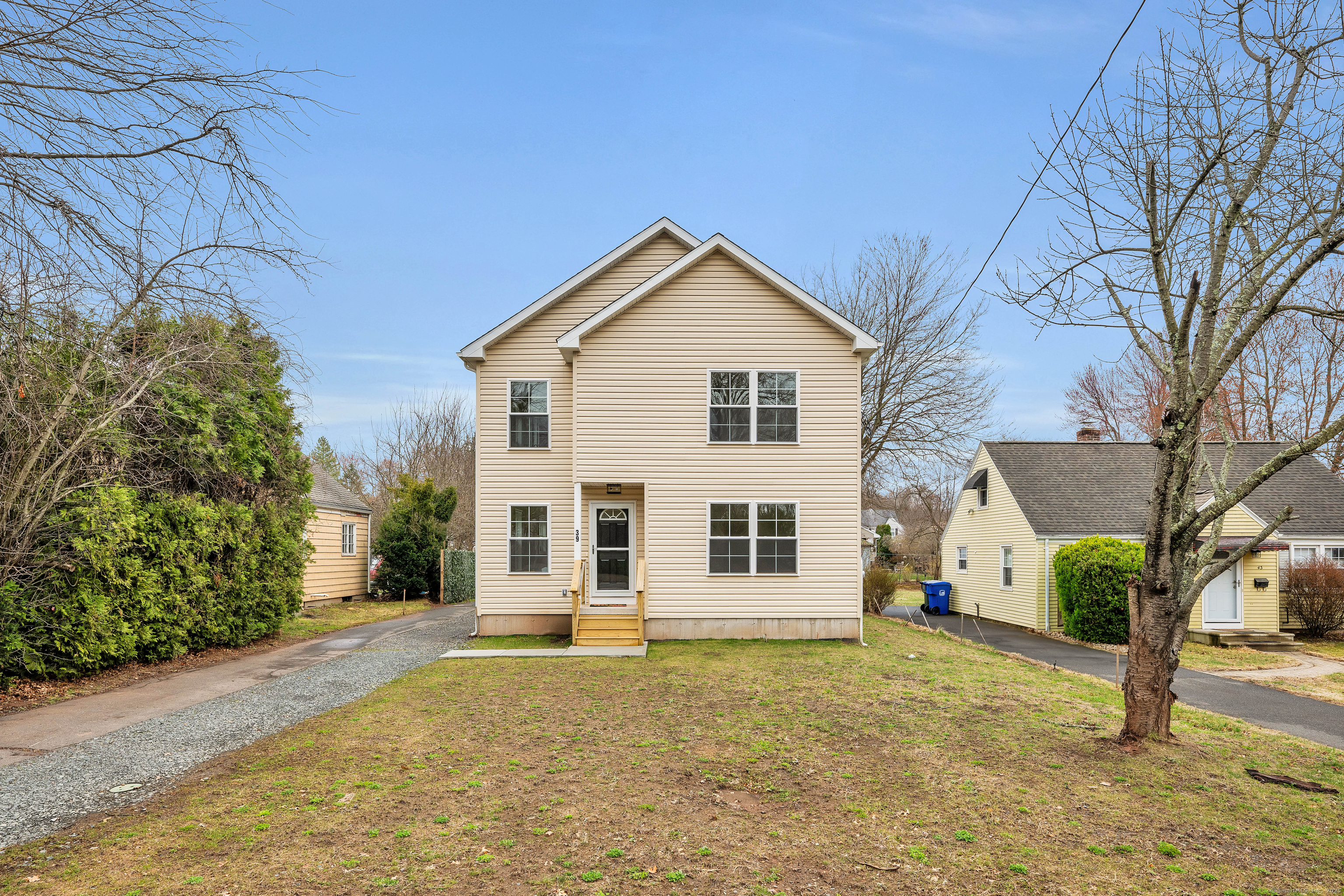 39 Robbins Avenue