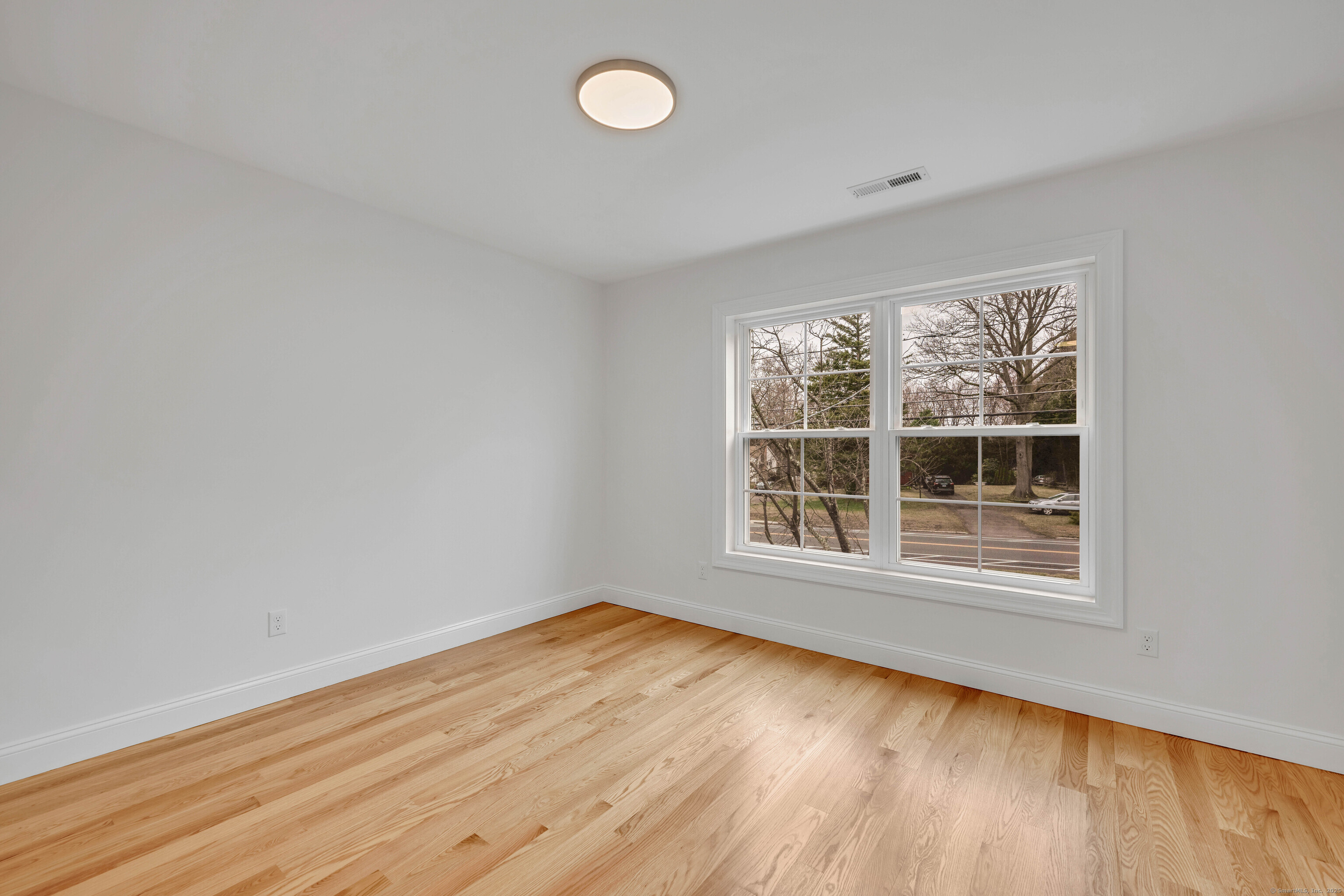 39 Robbins Avenue