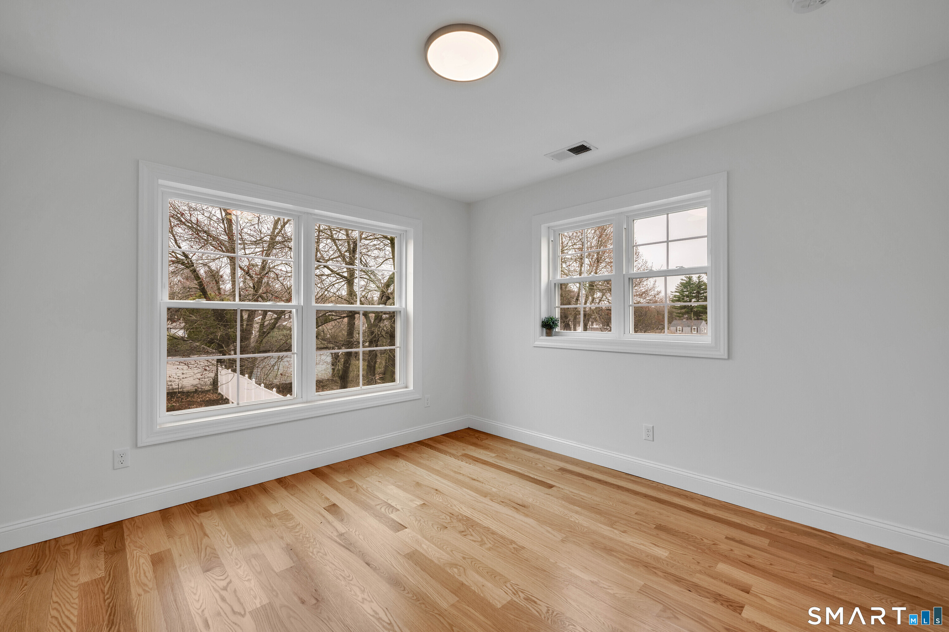 39 Robbins Avenue