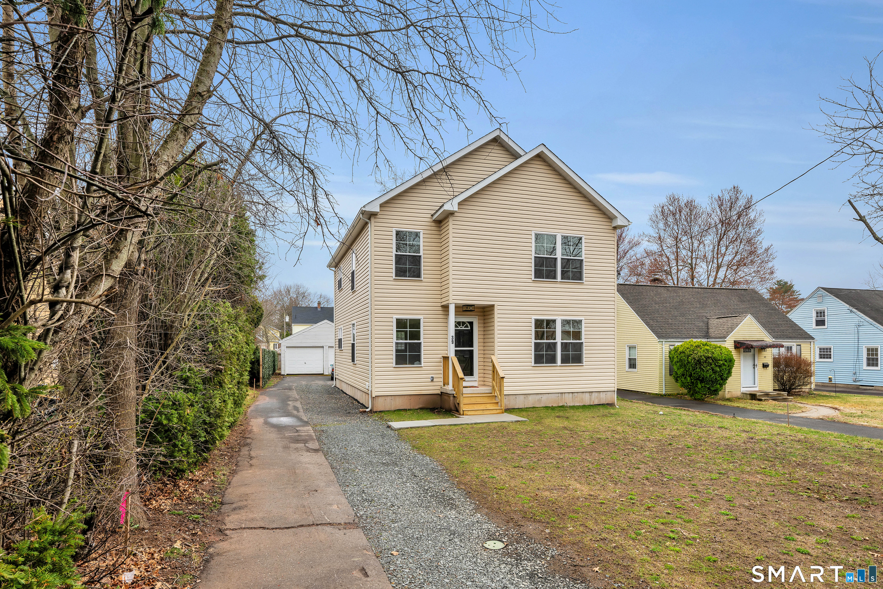 39 Robbins Avenue