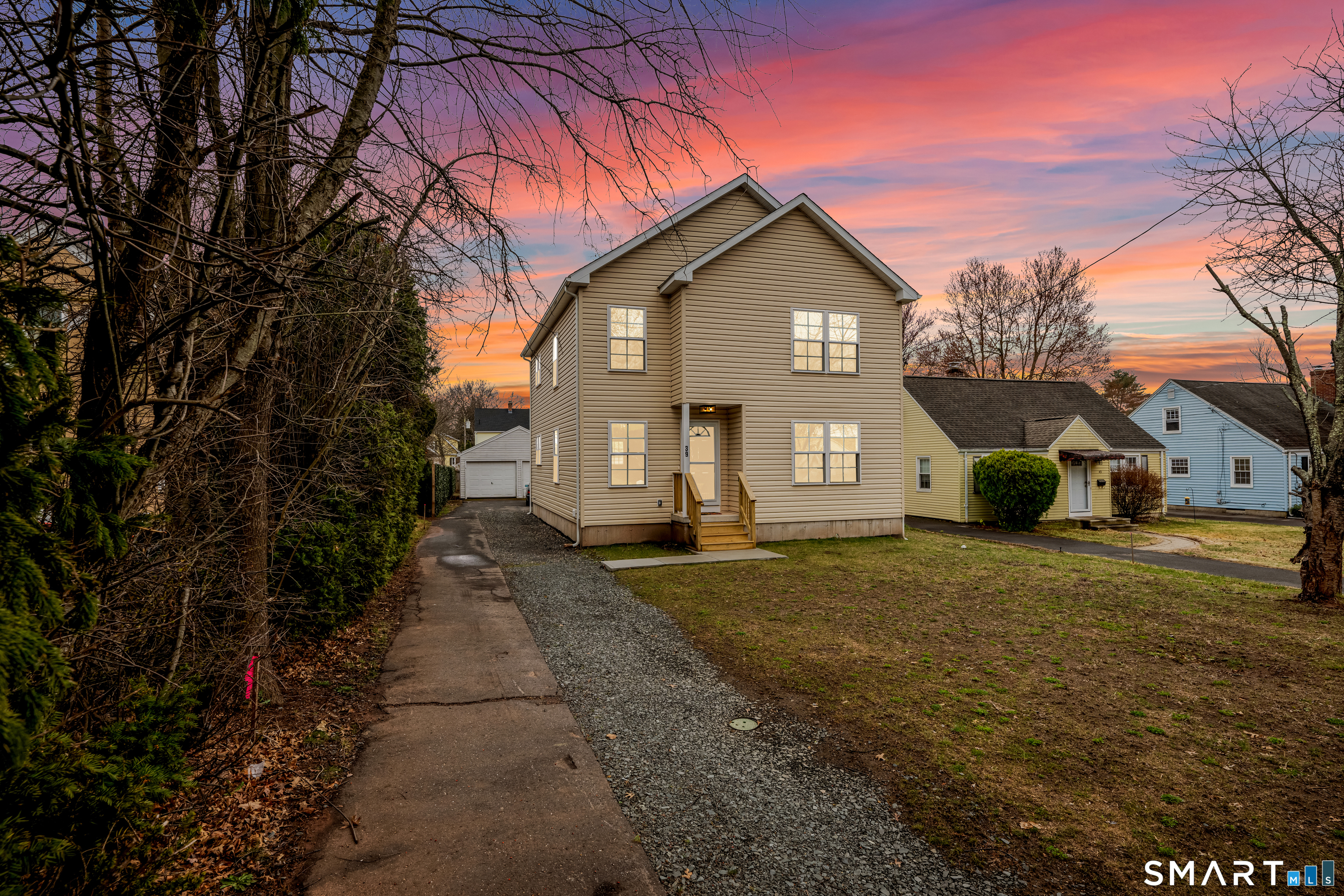 39 Robbins Avenue