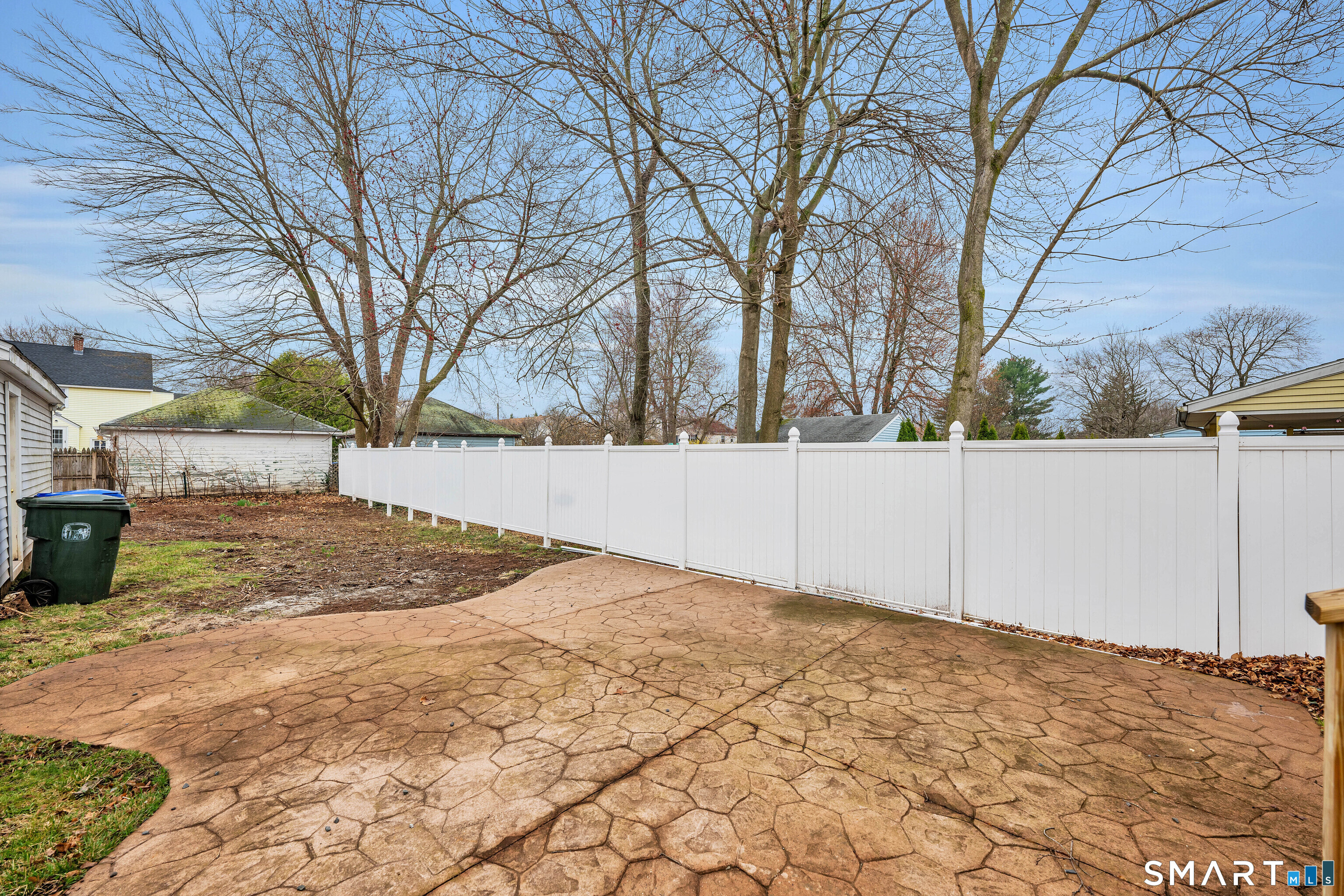 39 Robbins Avenue