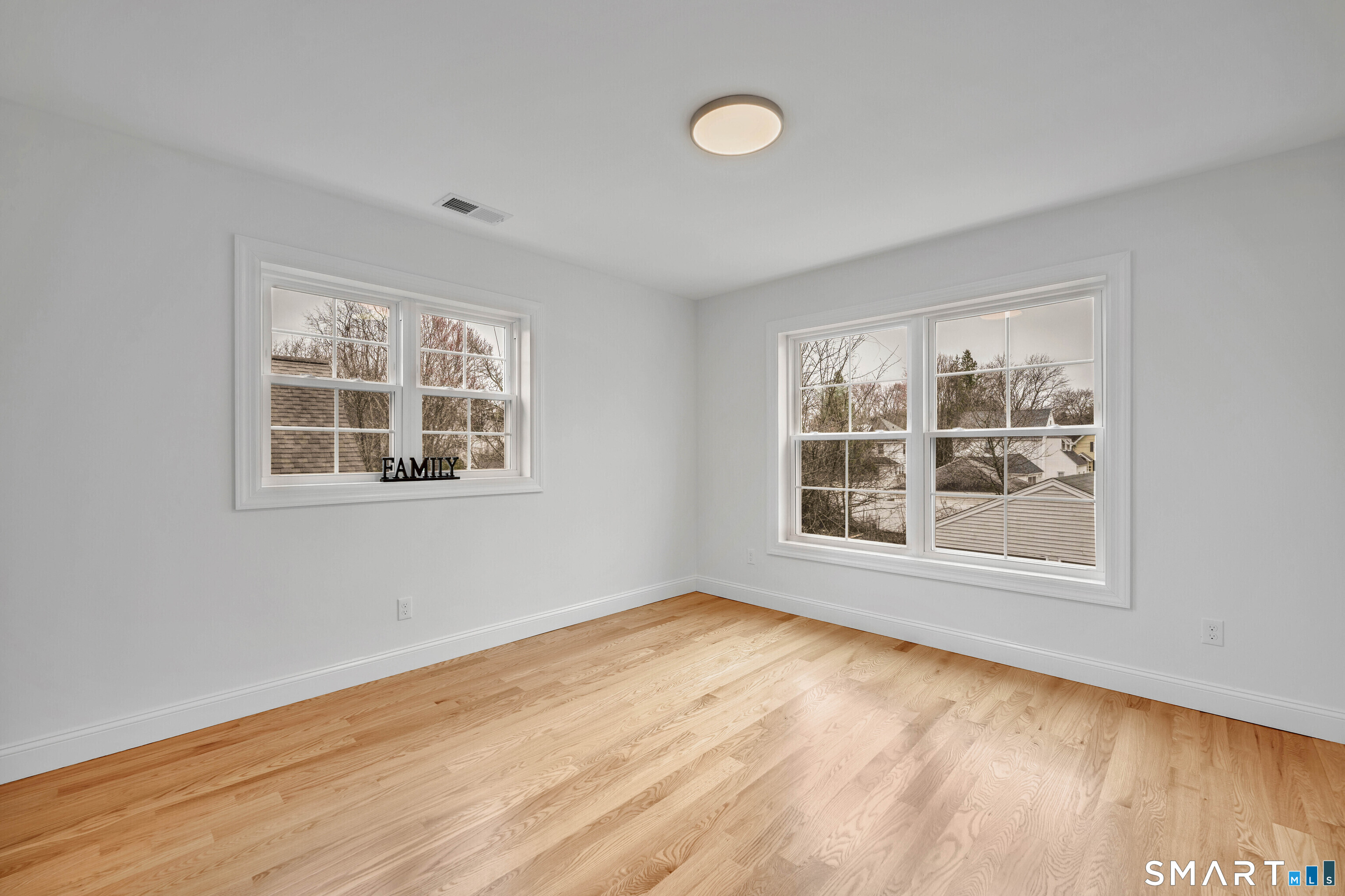 39 Robbins Avenue