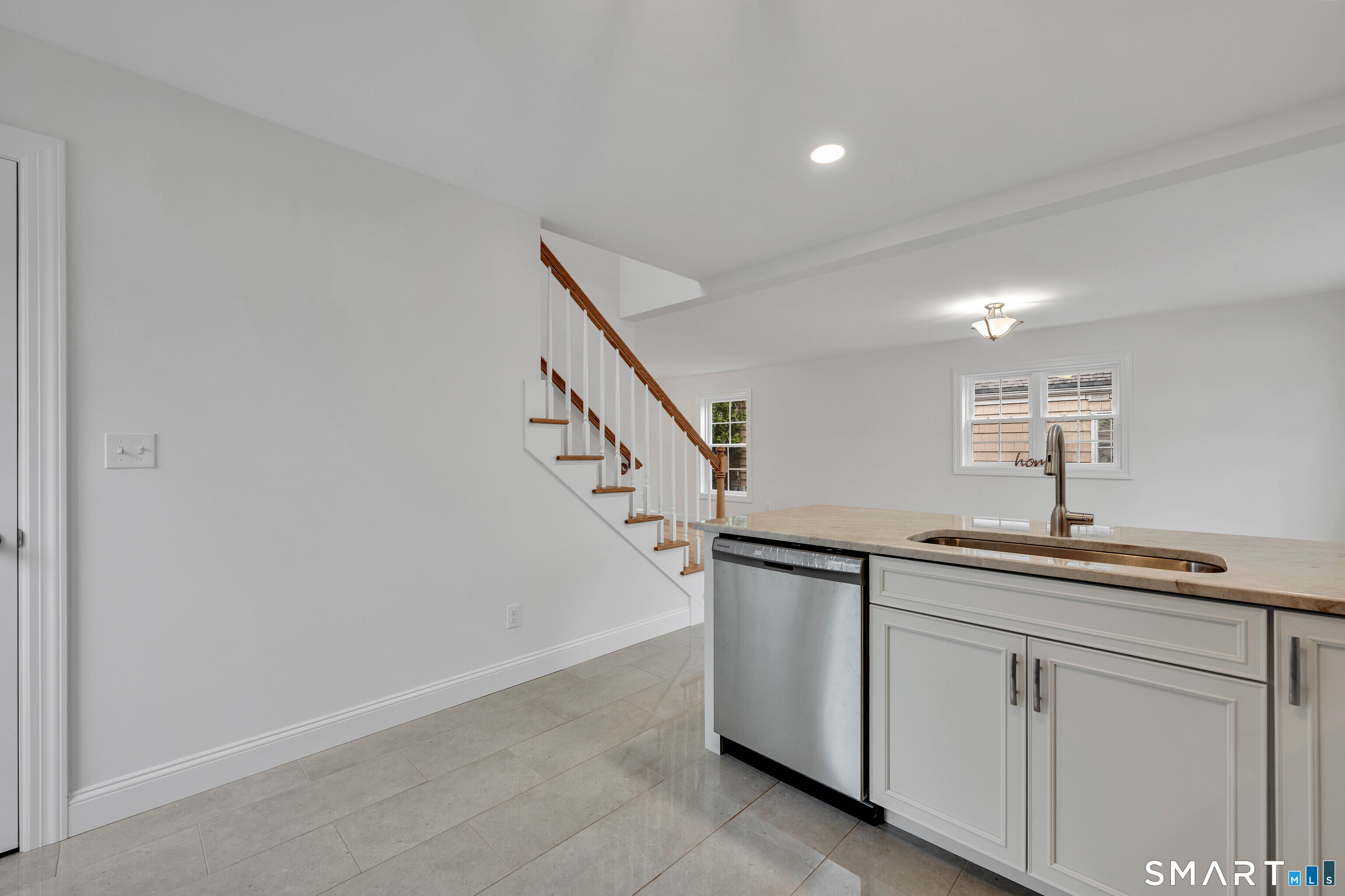 39 Robbins Avenue