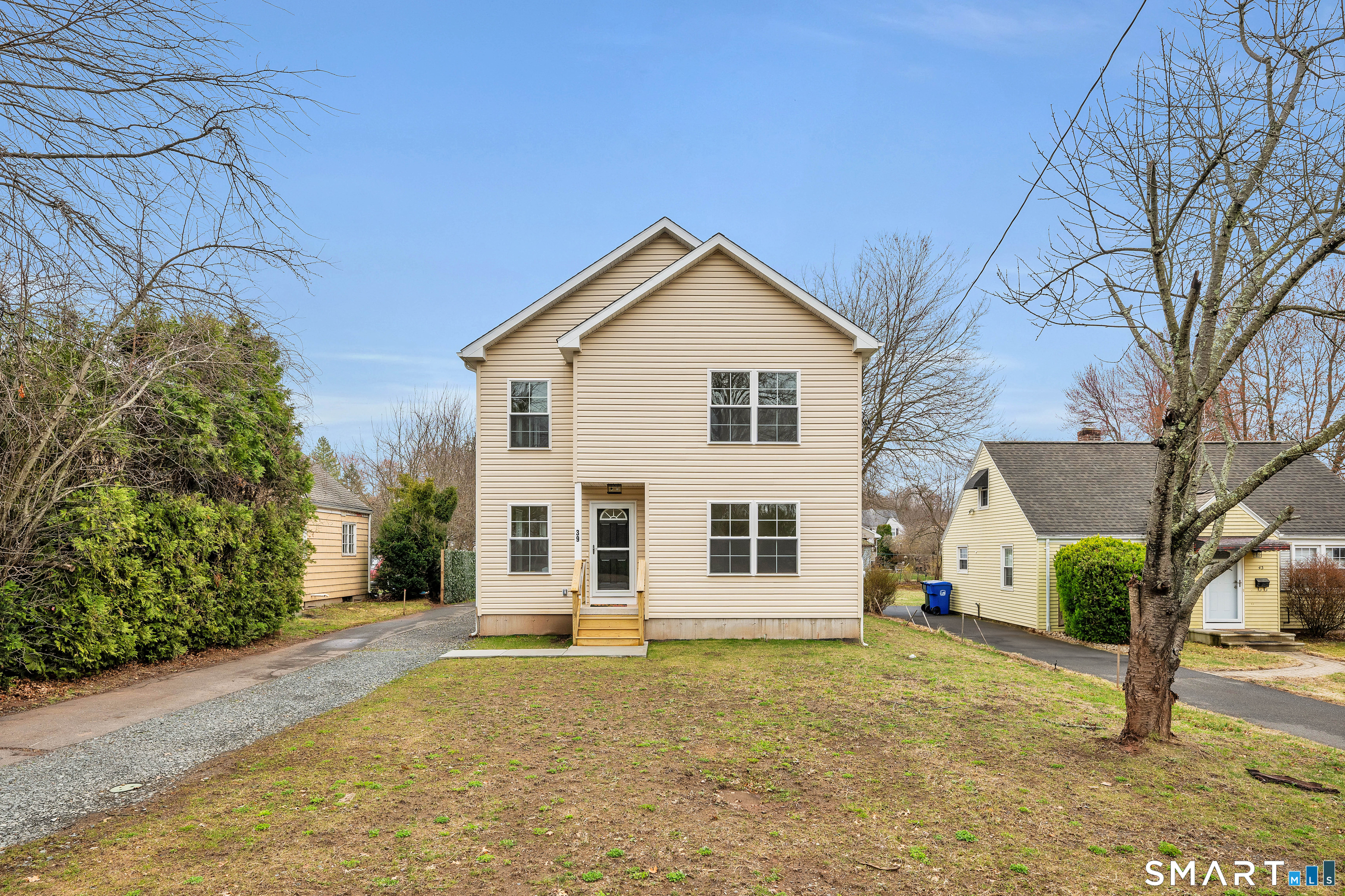 39 Robbins Avenue