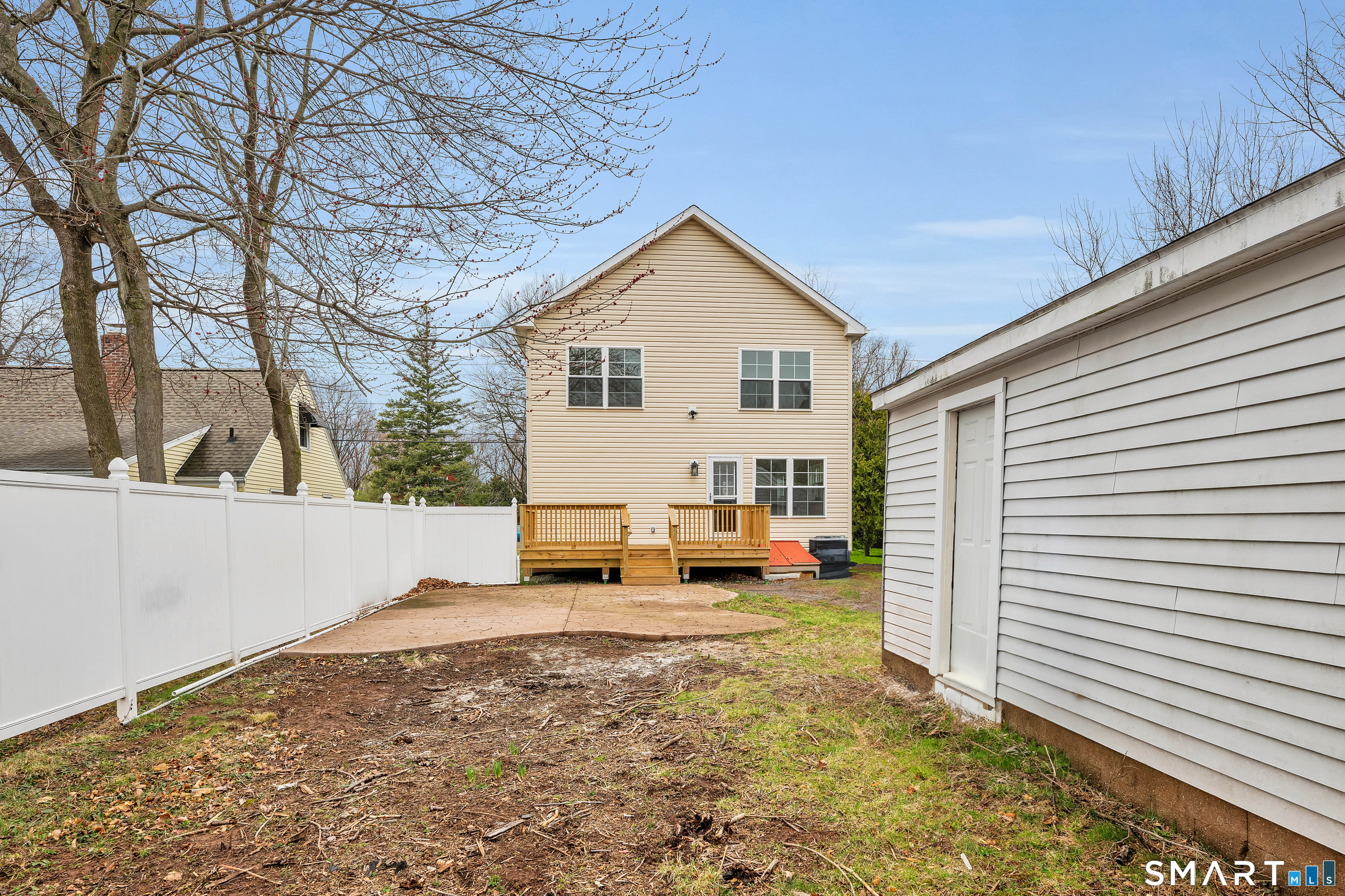 39 Robbins Avenue