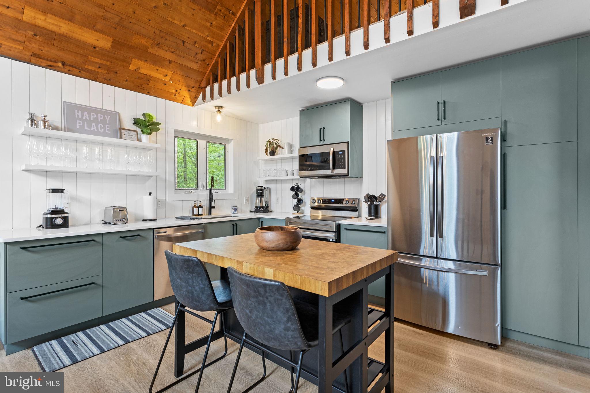 81 PINEKNOLL DRIVE
