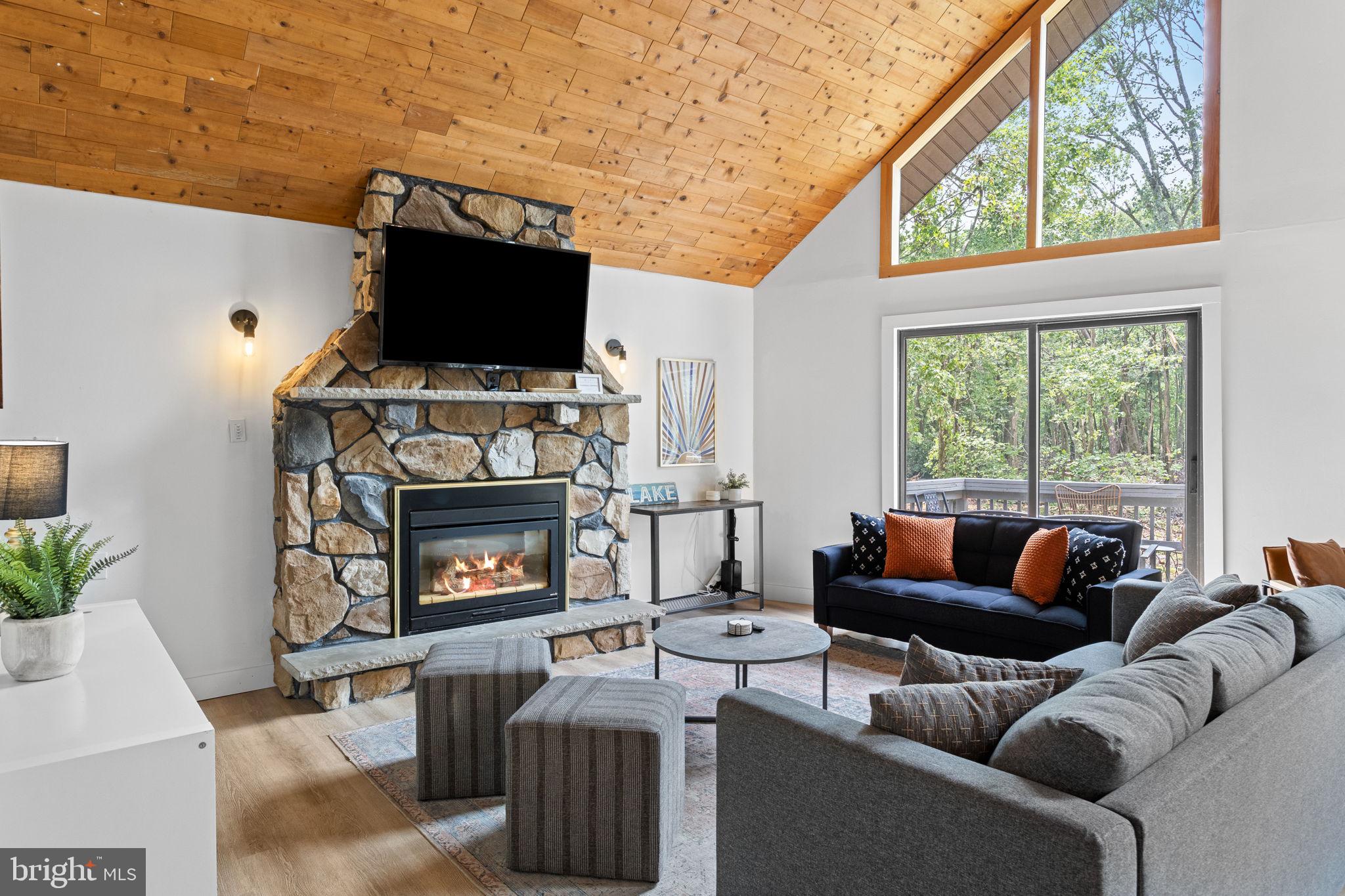 81 PINEKNOLL DRIVE
