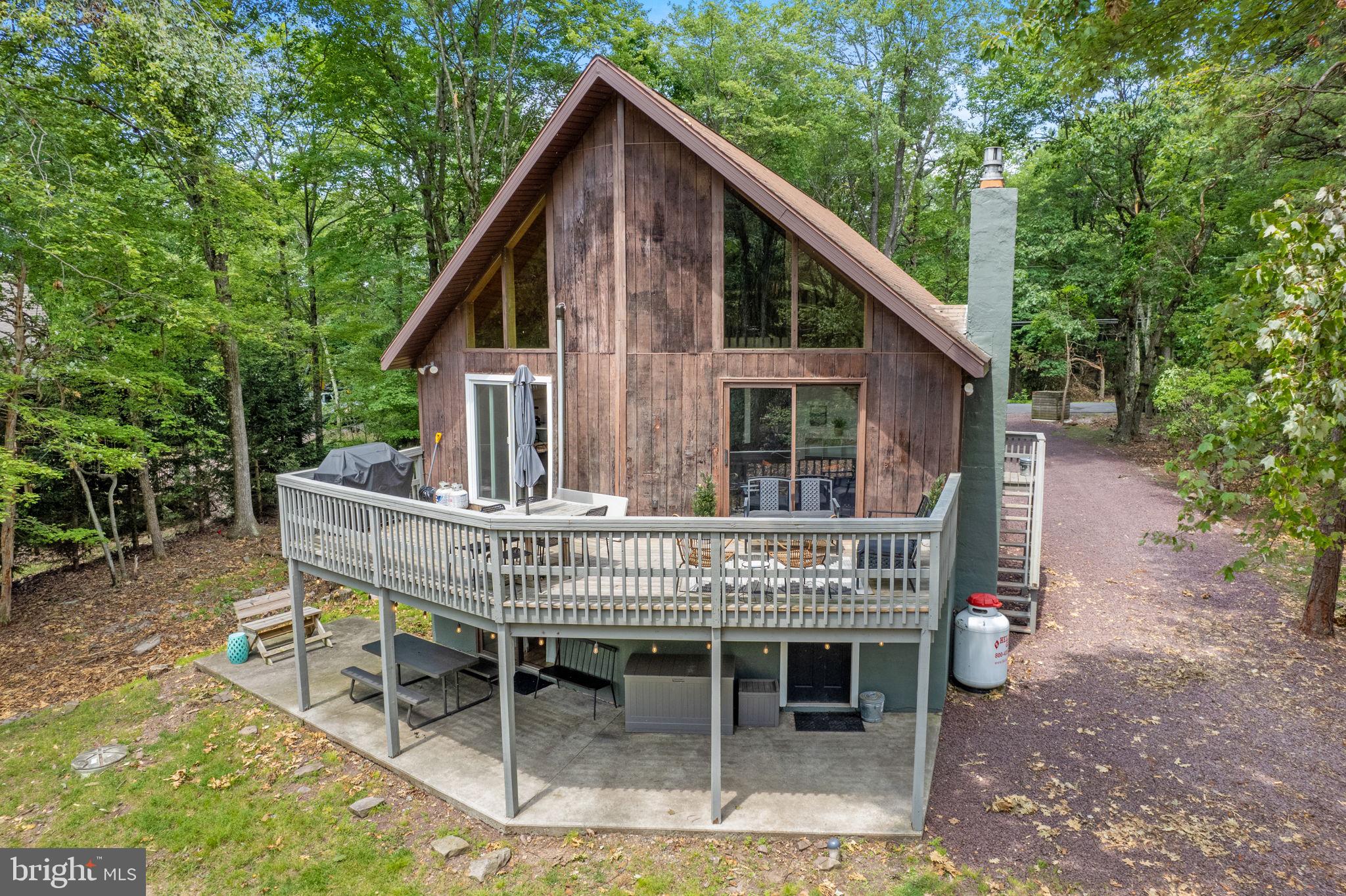 81 PINEKNOLL DRIVE