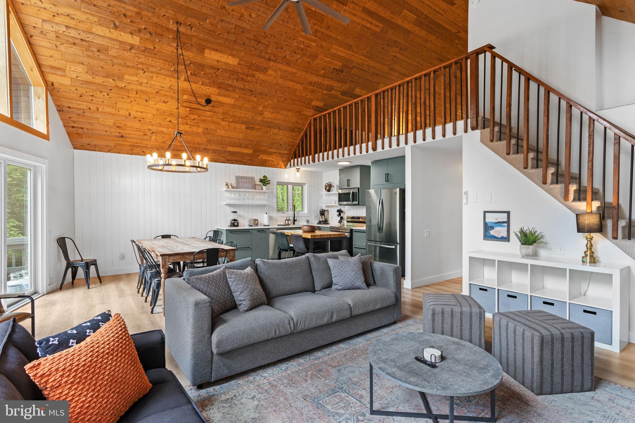 81 PINEKNOLL DRIVE
