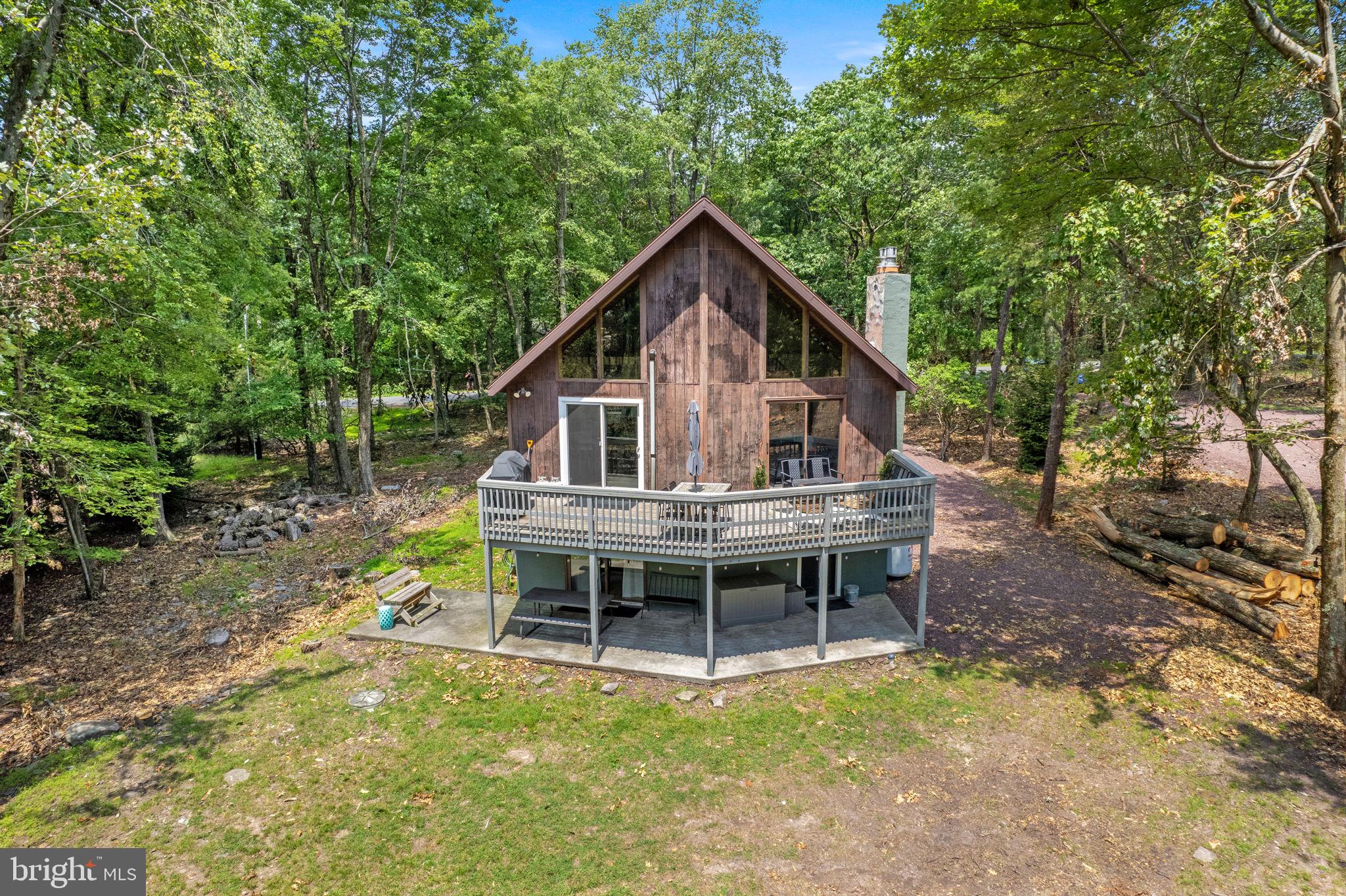 81 PINEKNOLL DRIVE
