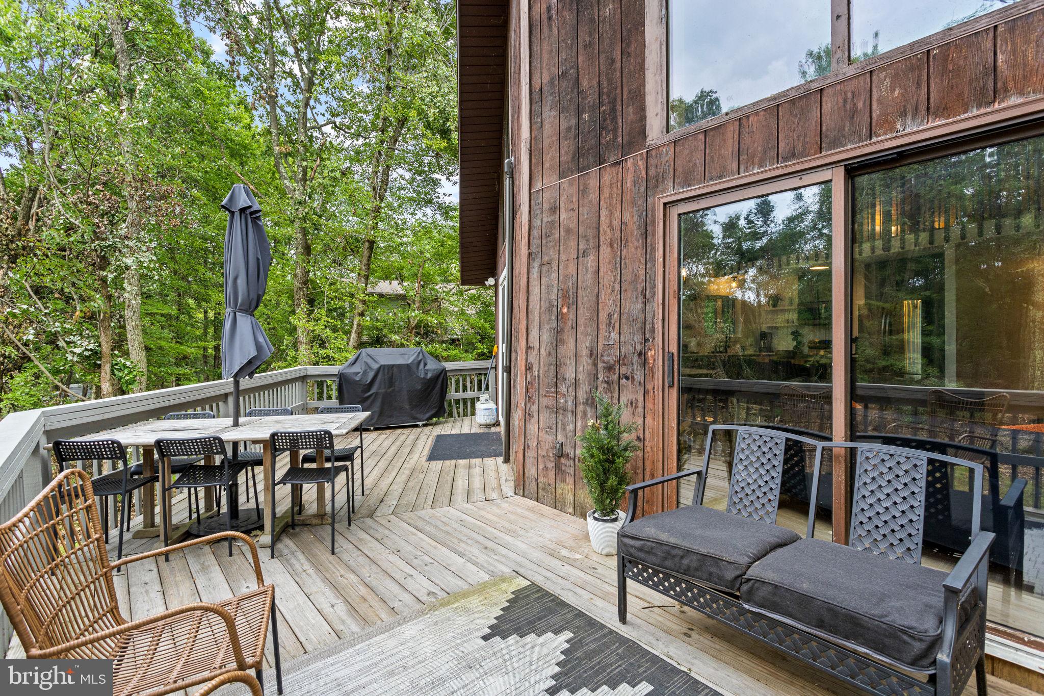 81 PINEKNOLL DRIVE