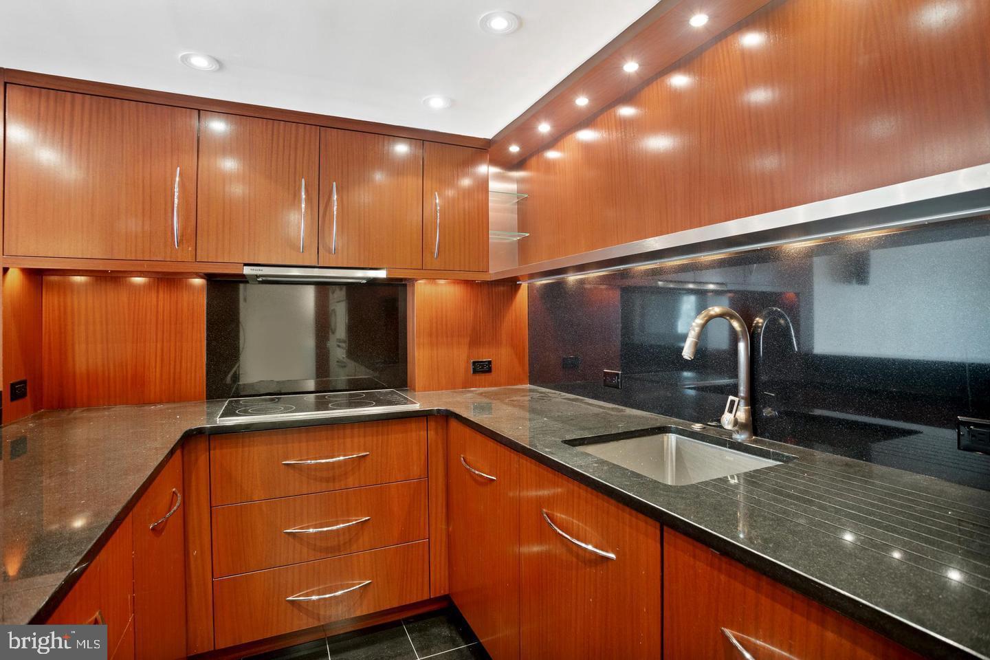 2018 WALNUT STREET 32 27C