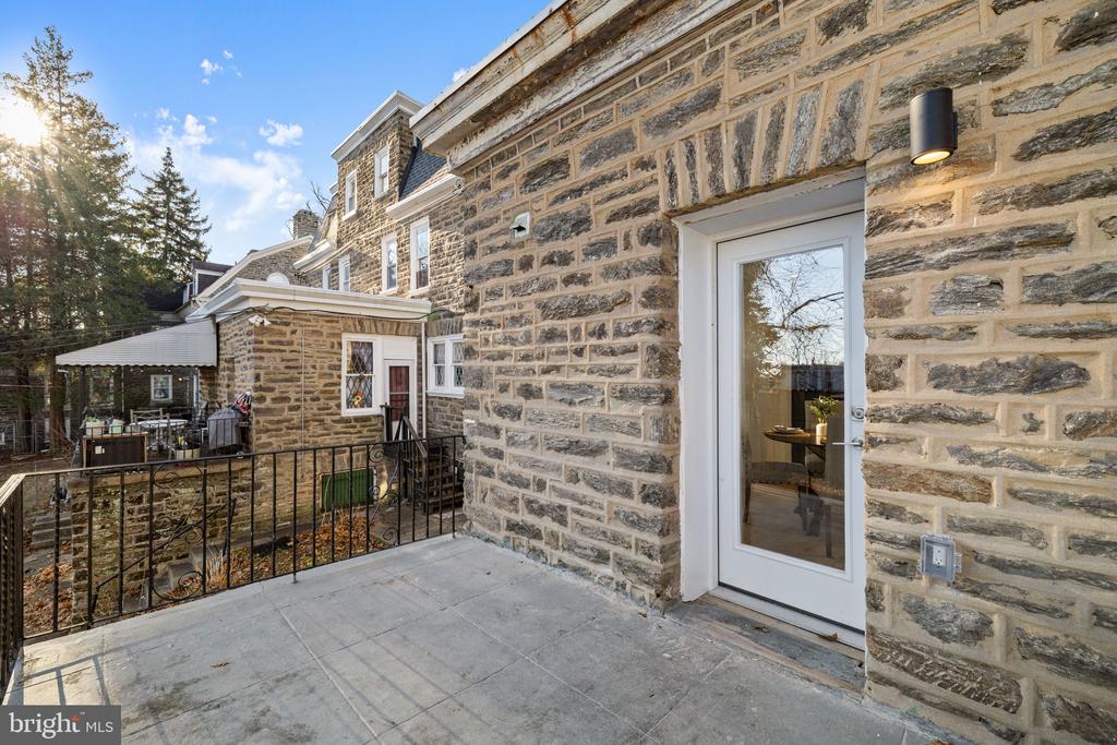 80 E JOHNSON STREET