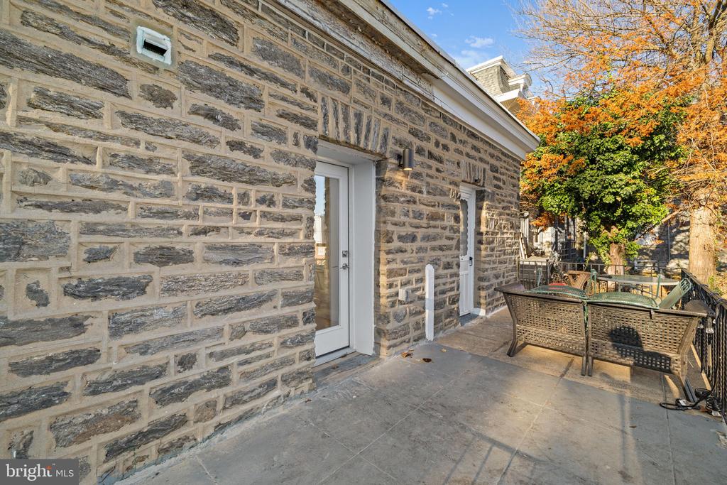 80 E JOHNSON STREET