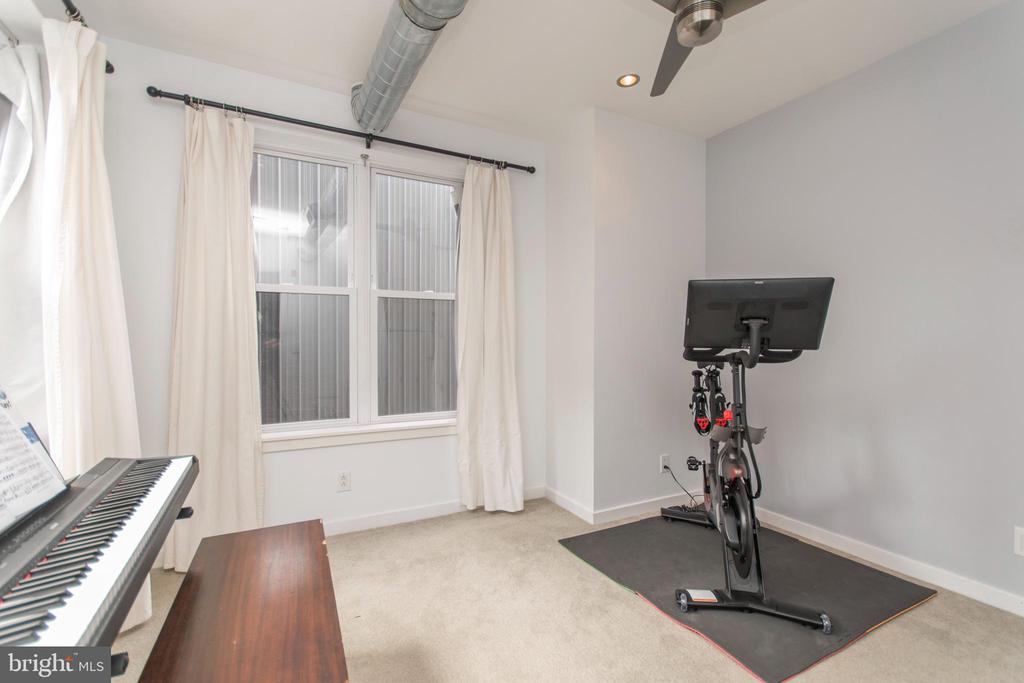 712 N 2ND STREET # 33