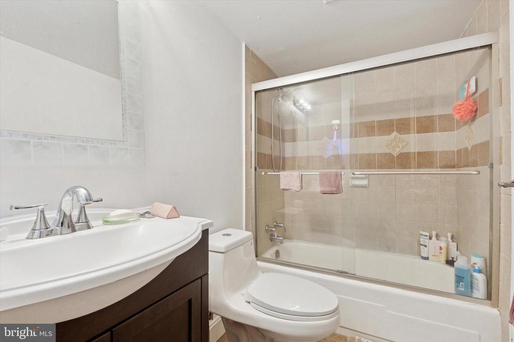 239 SHAWMONT AVENUE 10A1