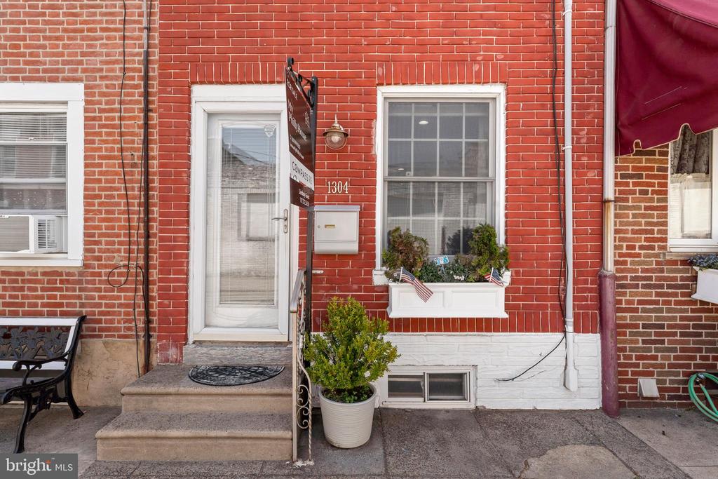 1304 S HOWARD STREET
