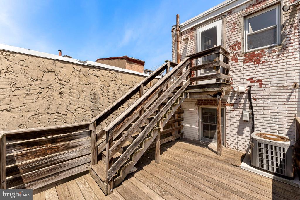 1304 S HOWARD STREET