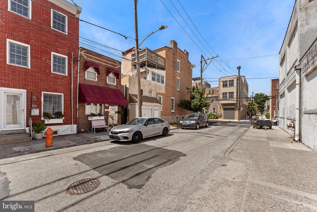 1304 S HOWARD STREET
