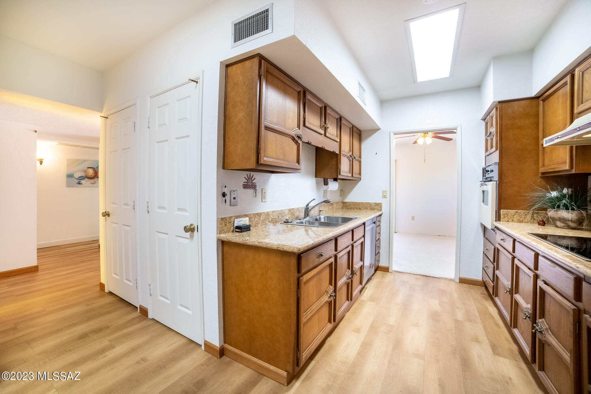 1551 W Calle Mendoza