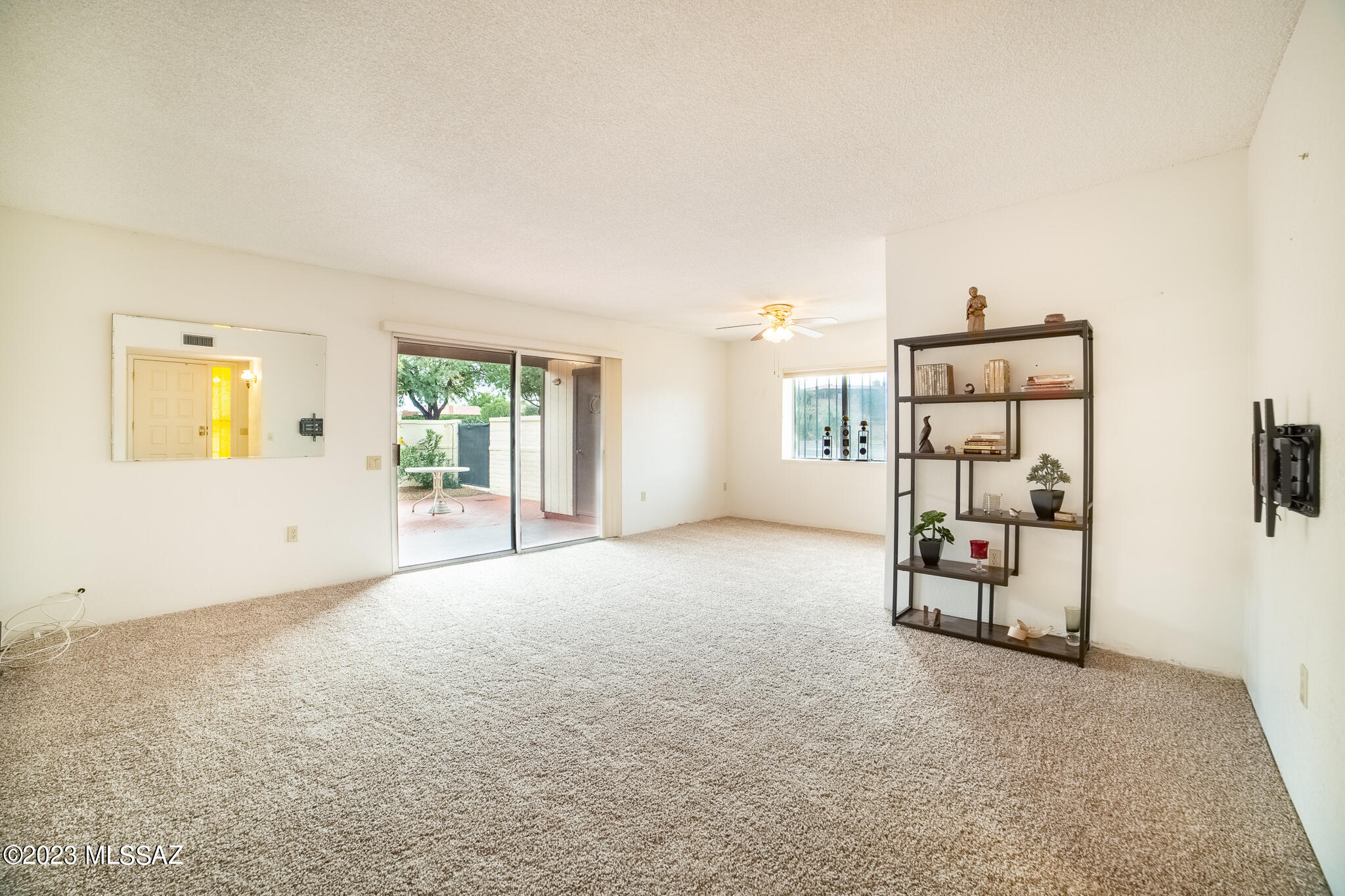 1551 W Calle Mendoza