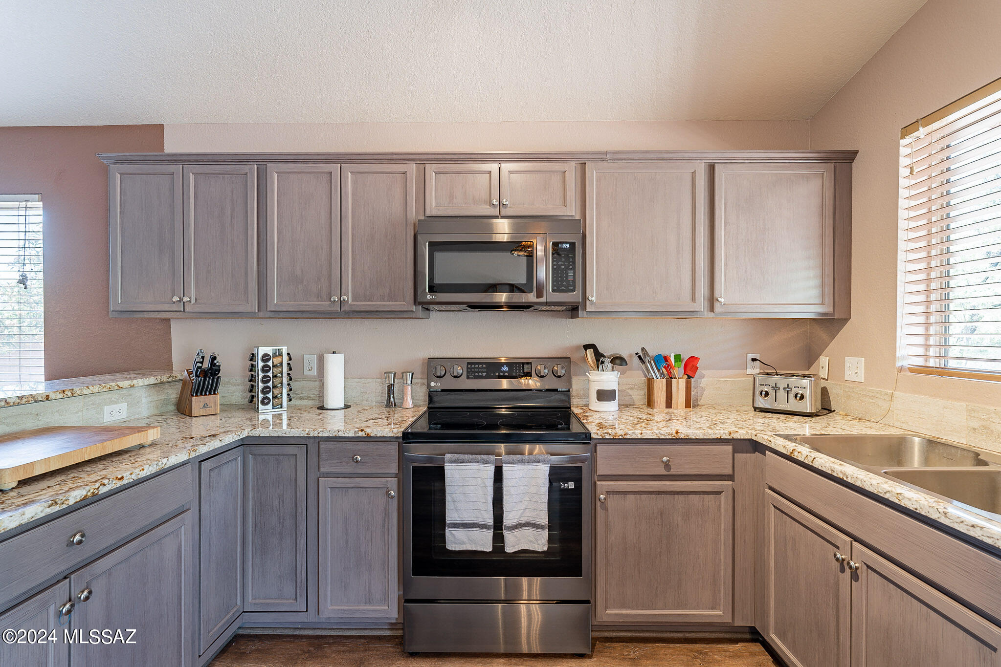 8246 N Paseo Del Rancho Escondido