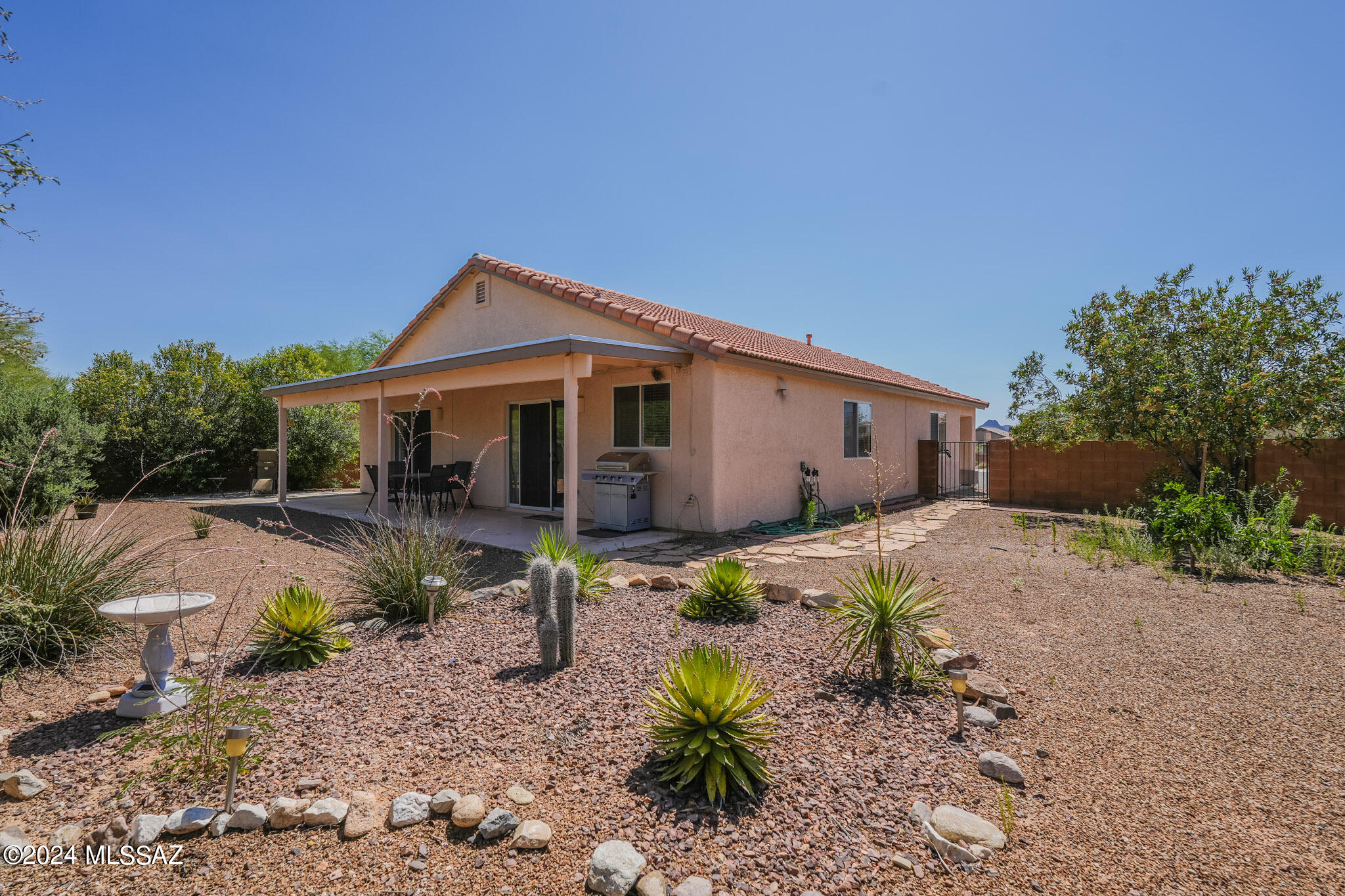 8246 N Paseo Del Rancho Escondido