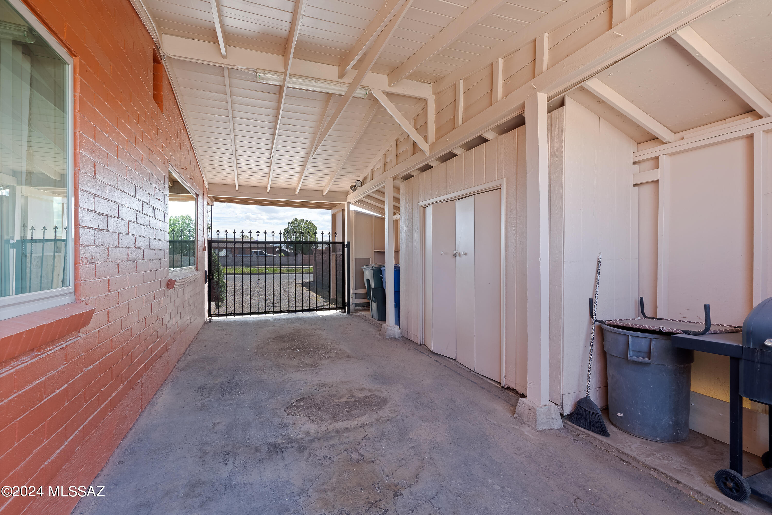 3165 E Silverlake Road