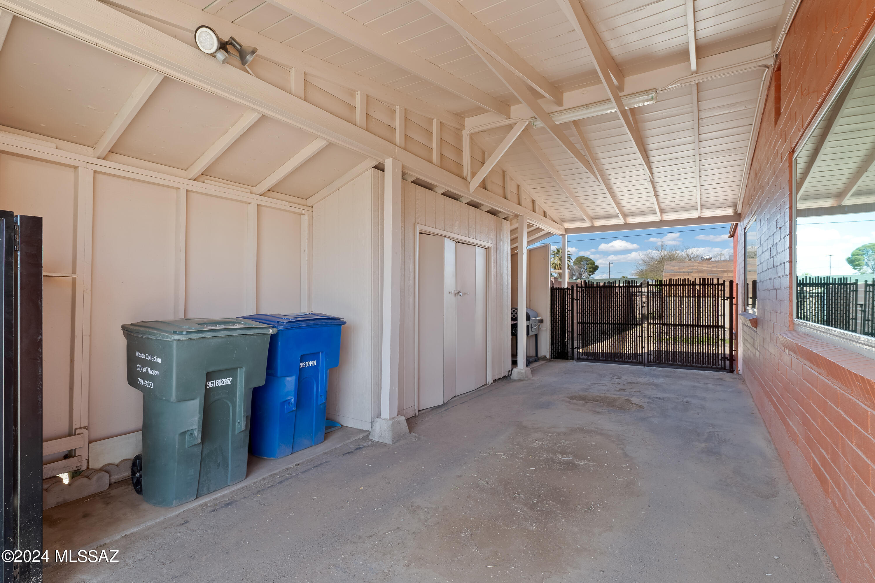 3165 E Silverlake Road