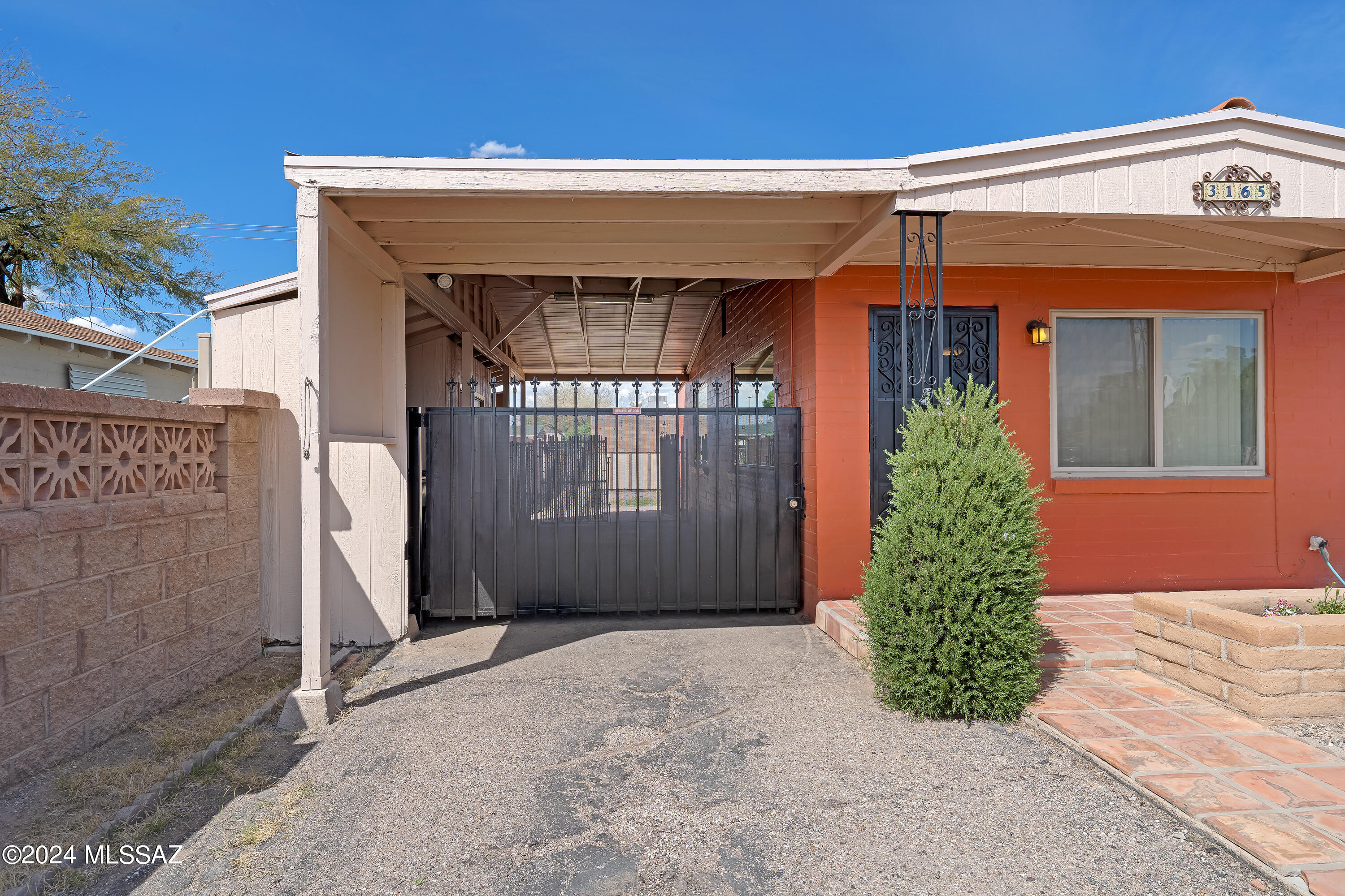 3165 E Silverlake Road