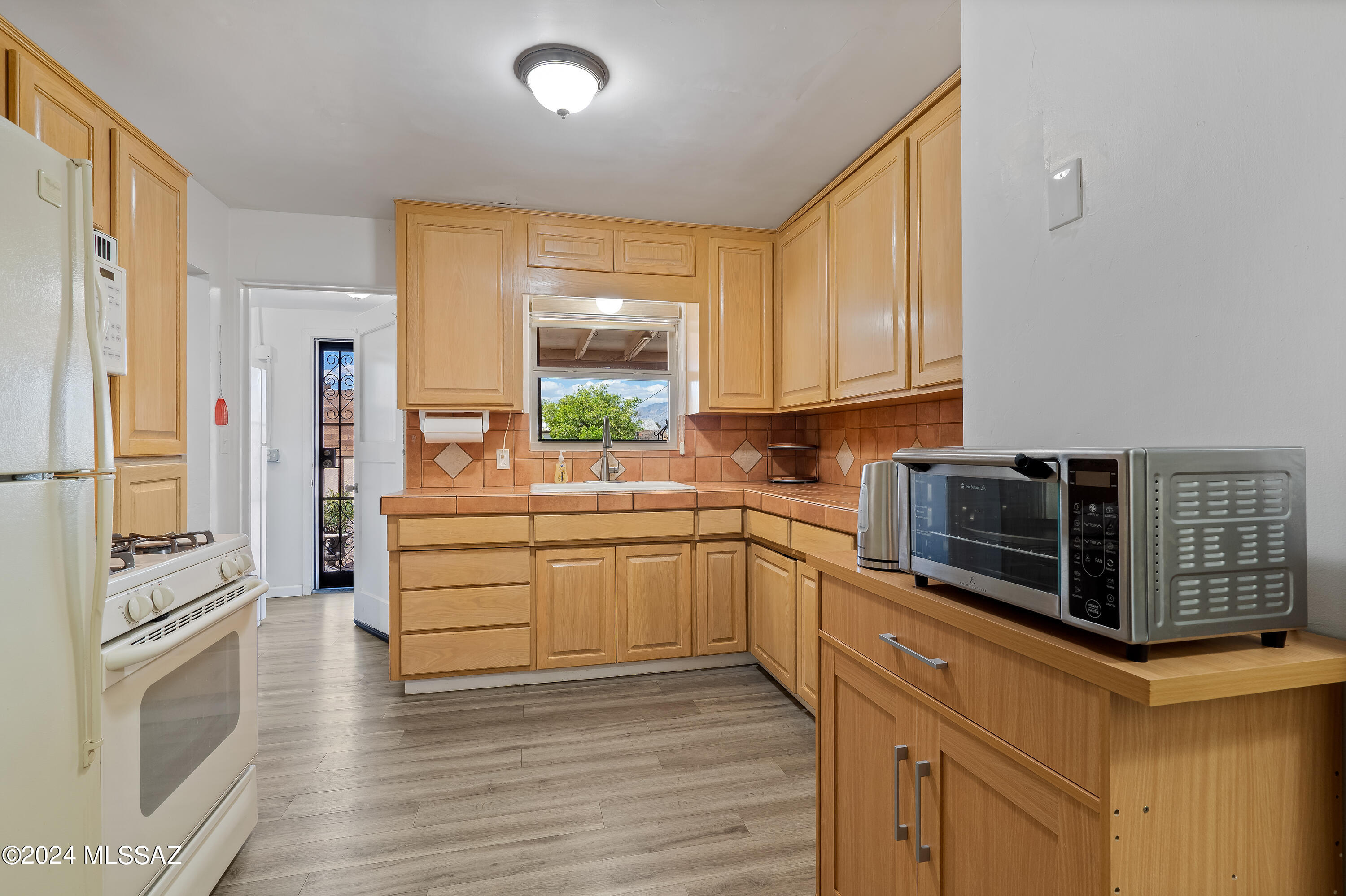 3165 E Silverlake Road