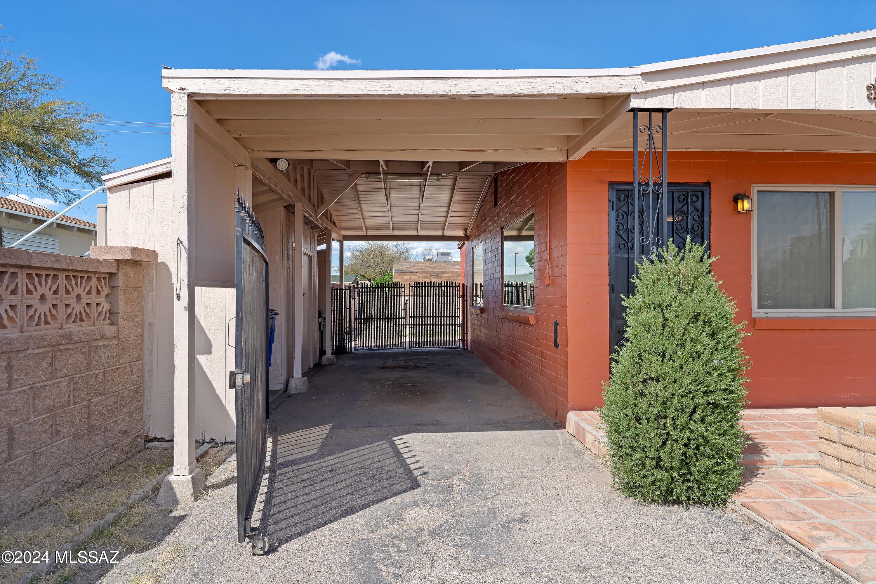 3165 E Silverlake Road