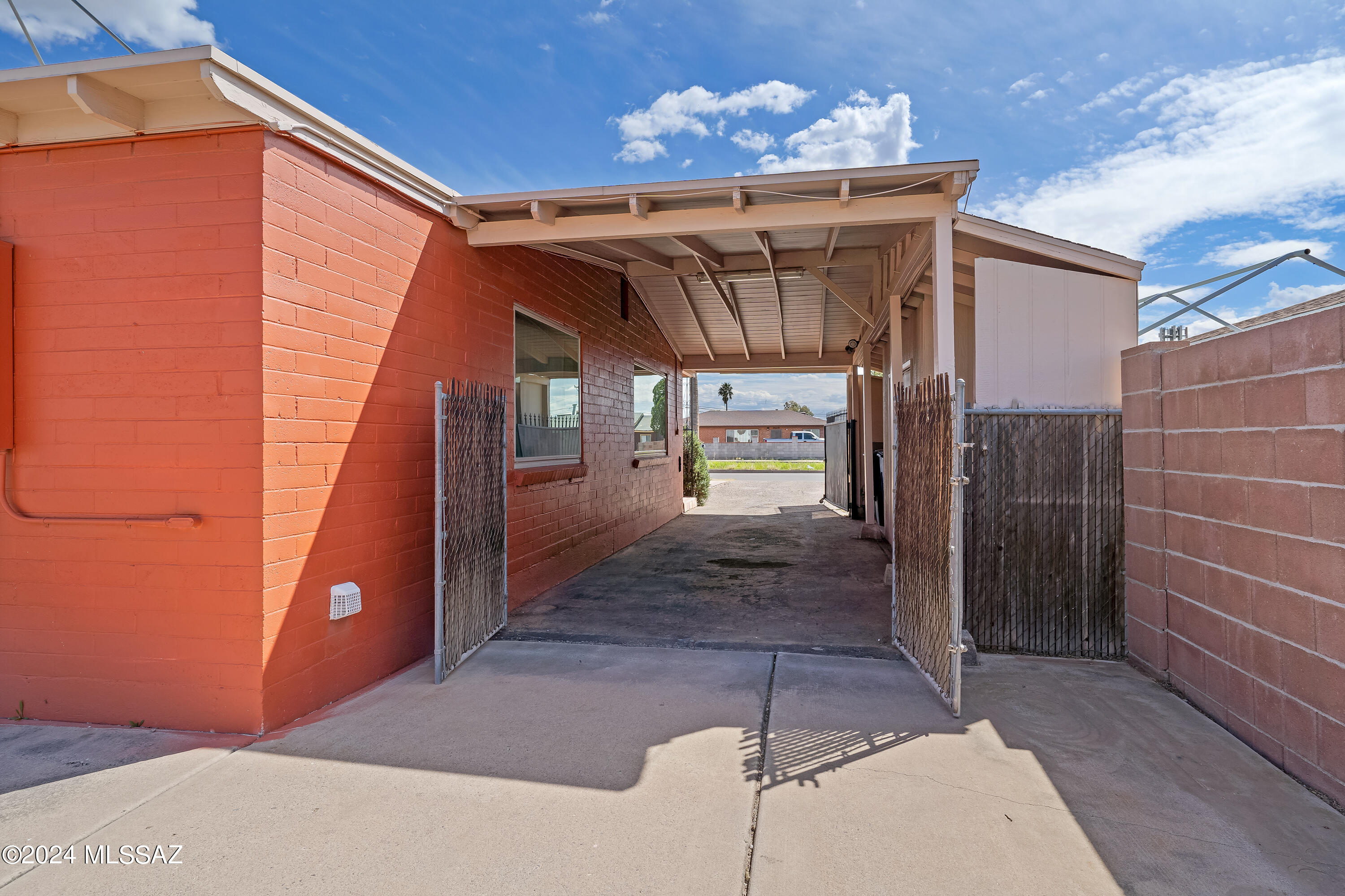 3165 E Silverlake Road