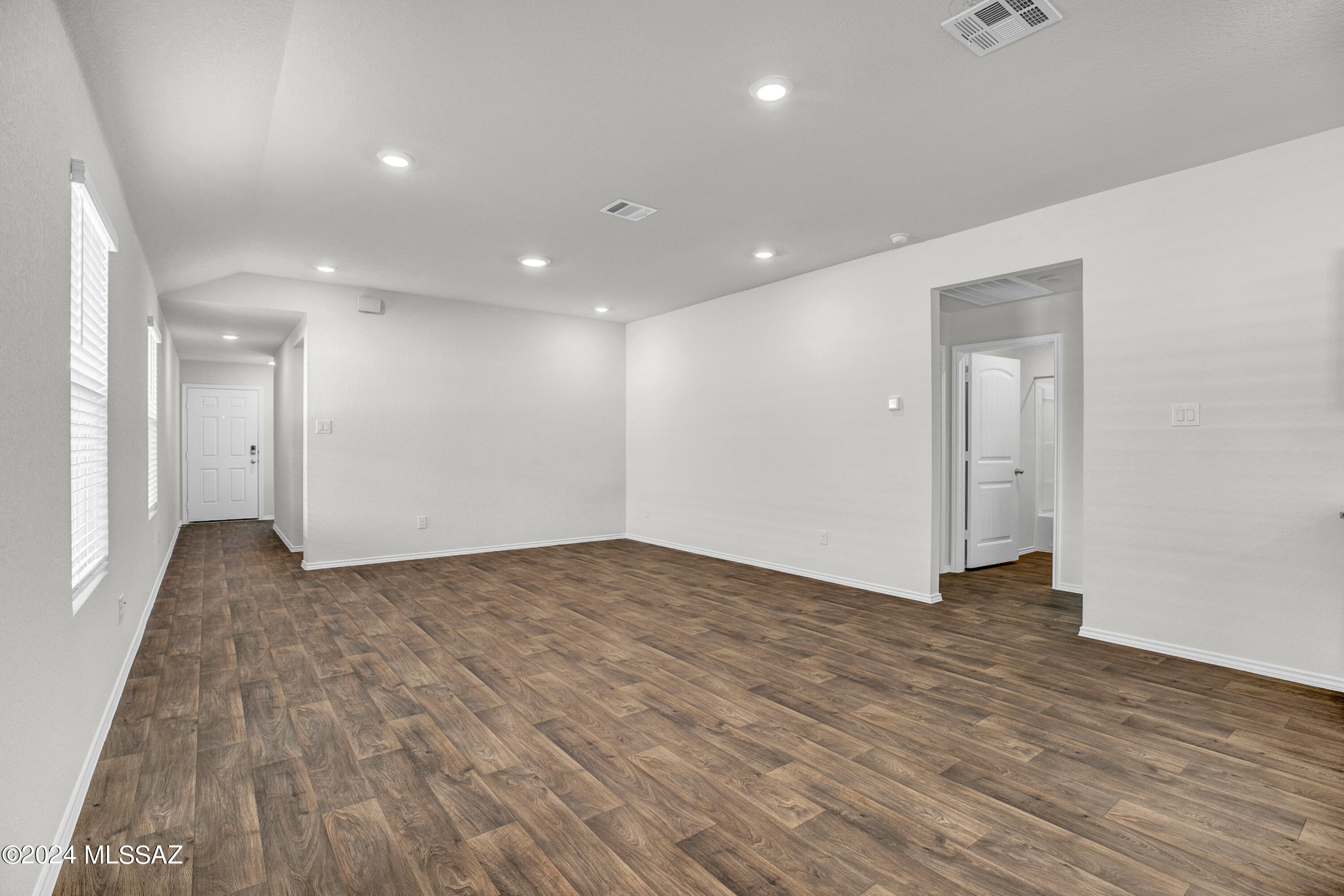 6024 E Falconry Trail