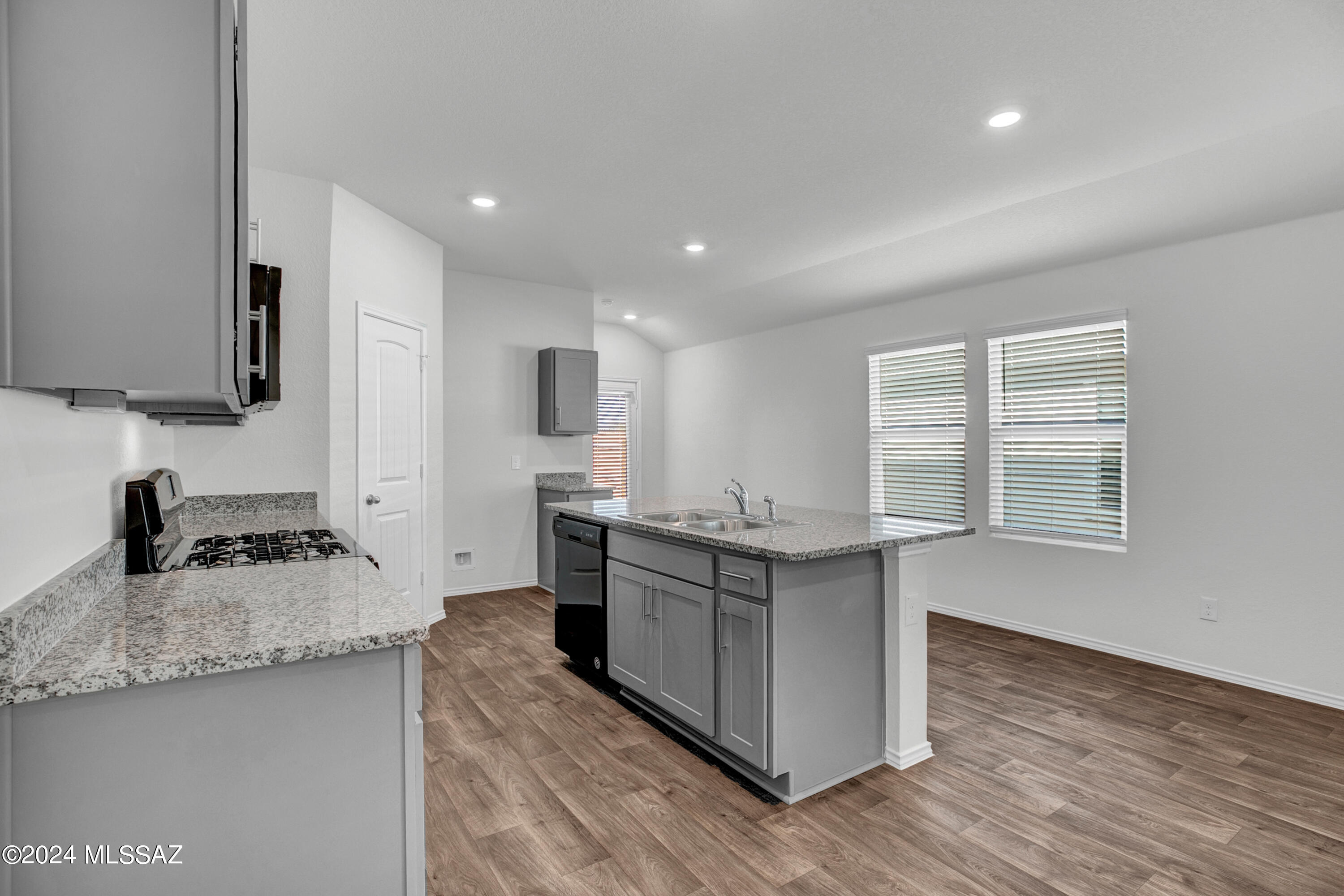 6024 E Falconry Trail