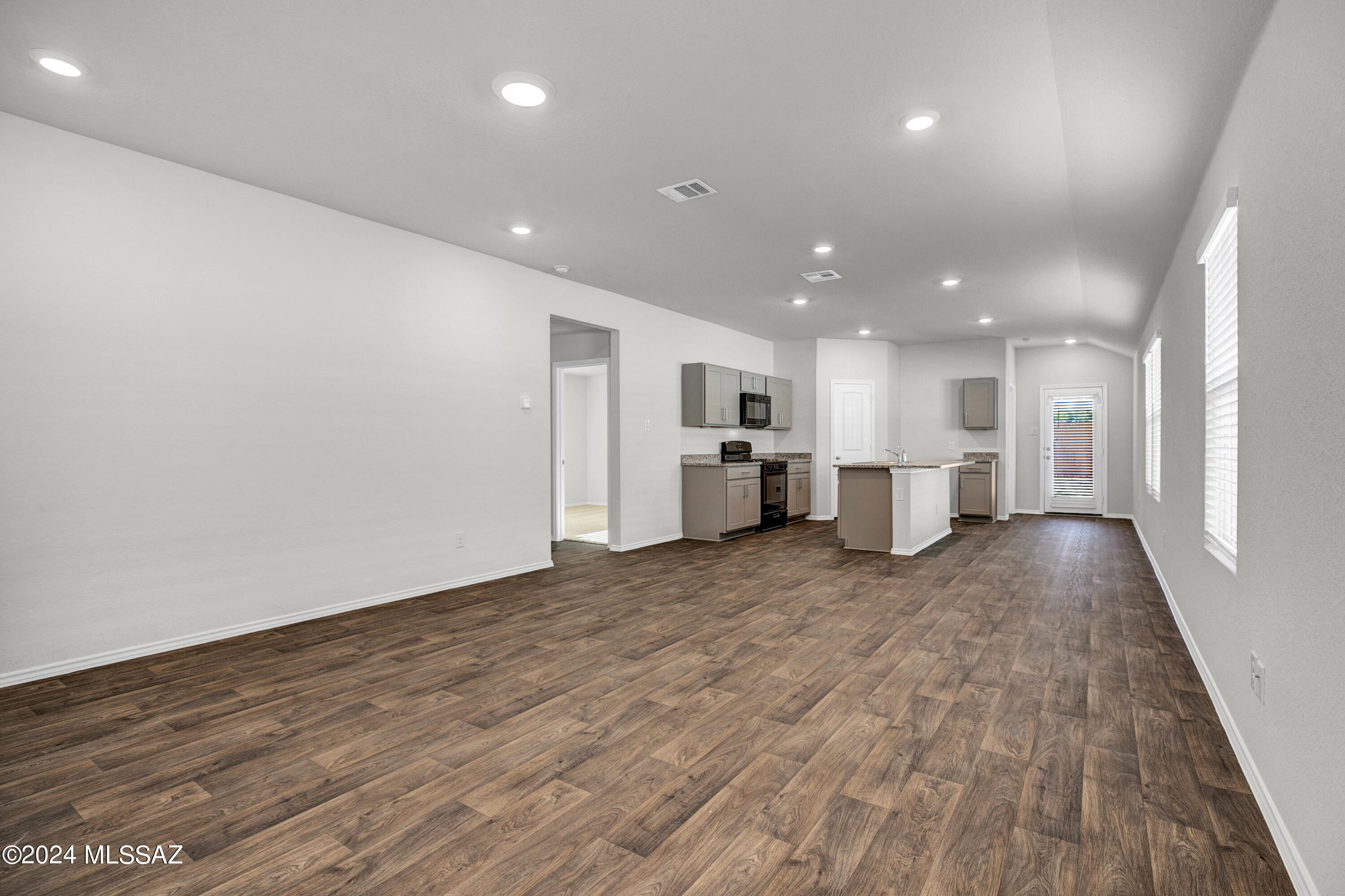 6024 E Falconry Trail