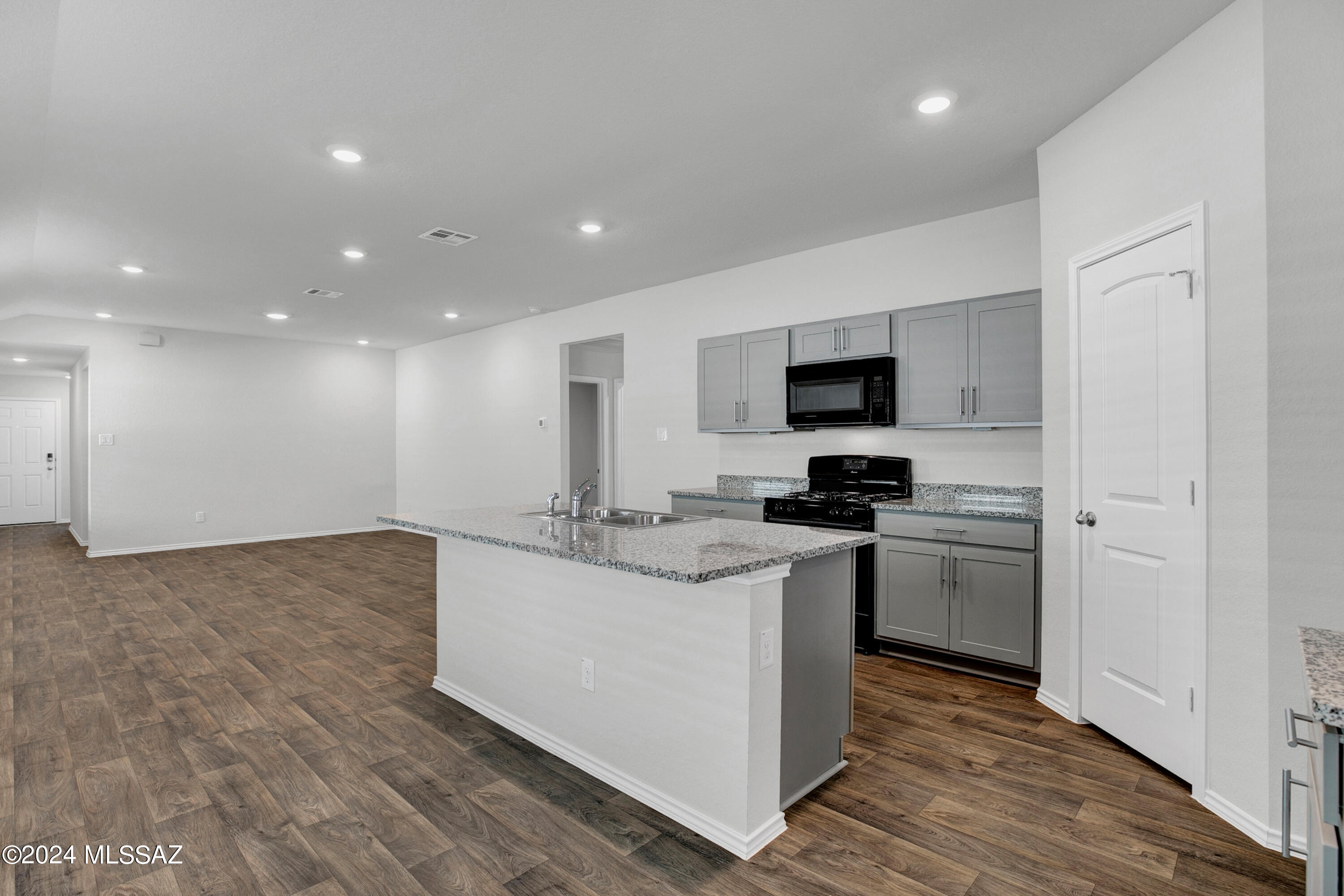 6024 E Falconry Trail