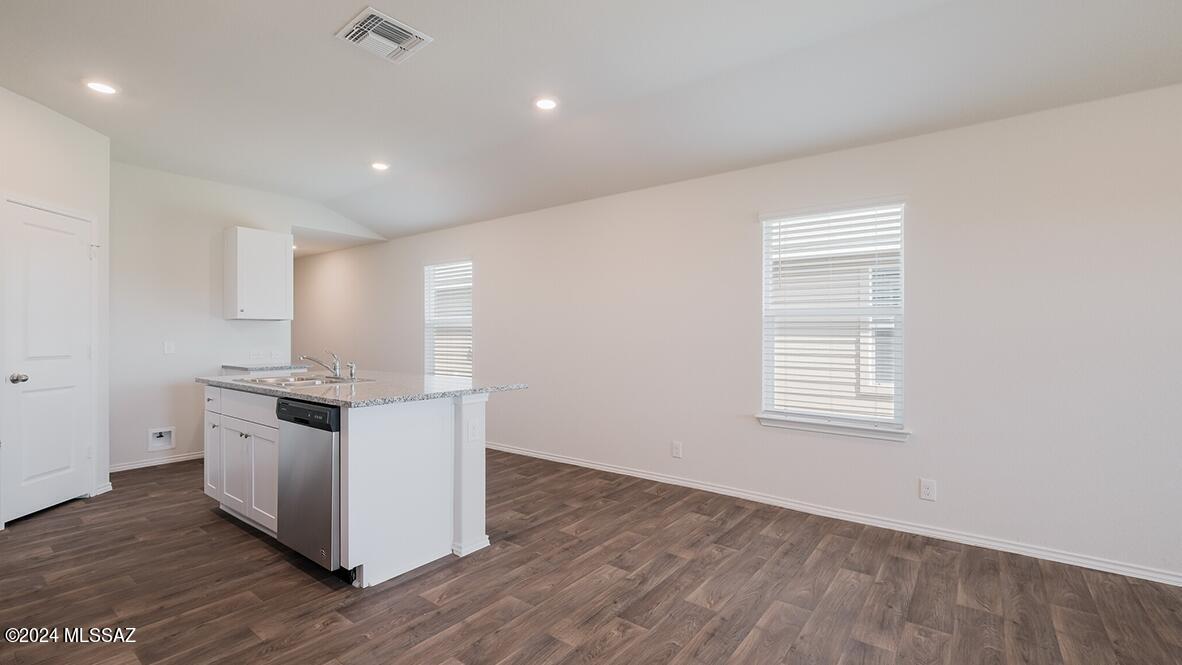 6030 E Falconry Trail
