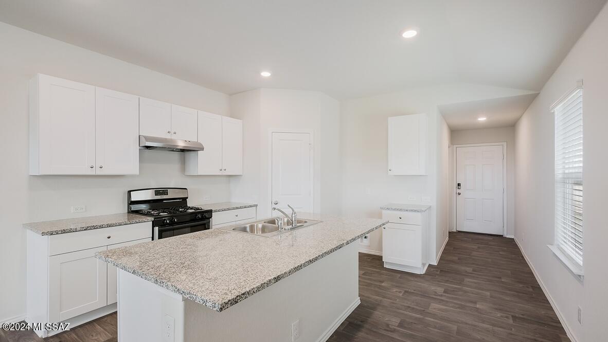 6030 E Falconry Trail