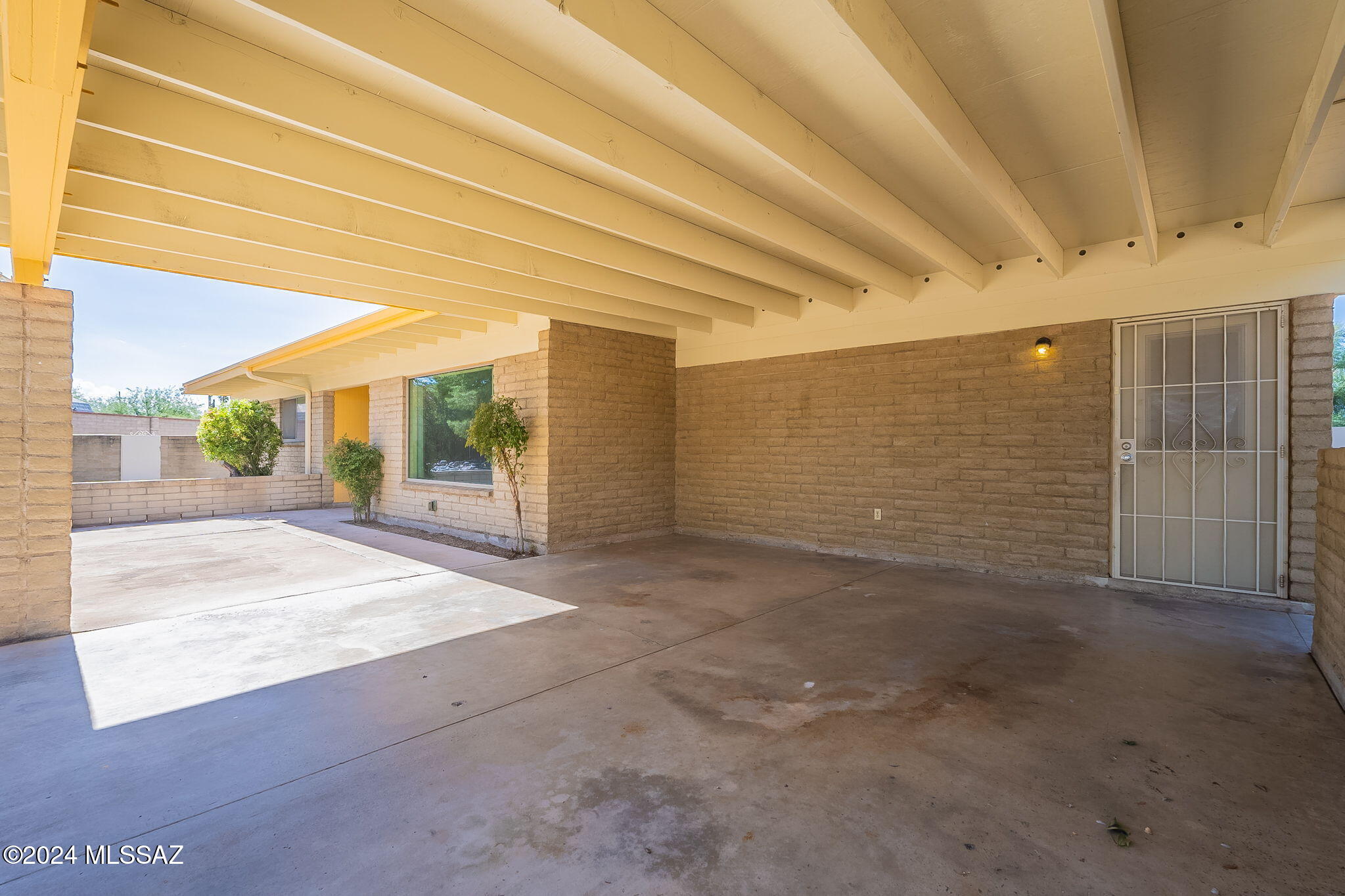 9002 E Henry Place