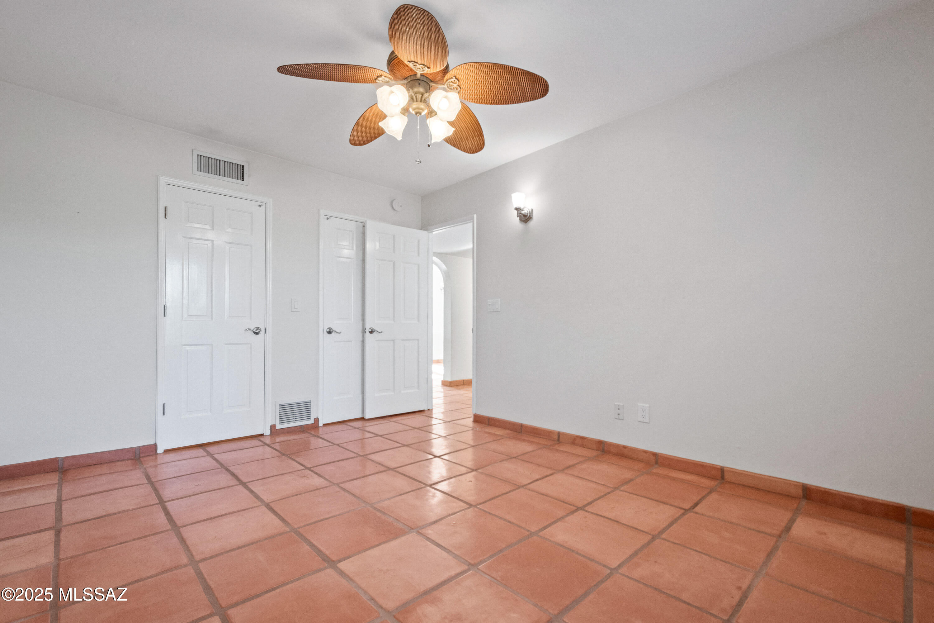 5015 N Via Condesa