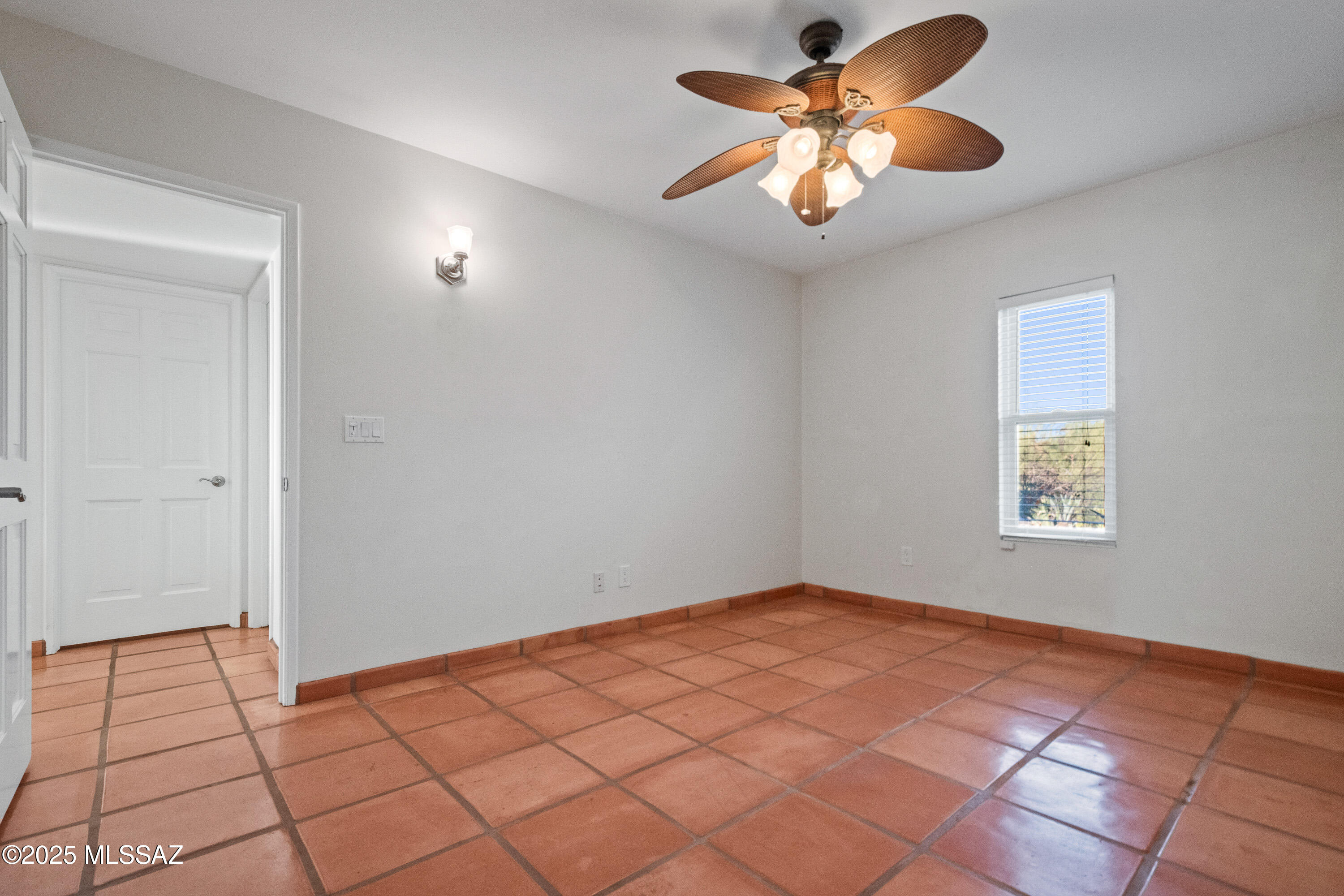 5015 N Via Condesa