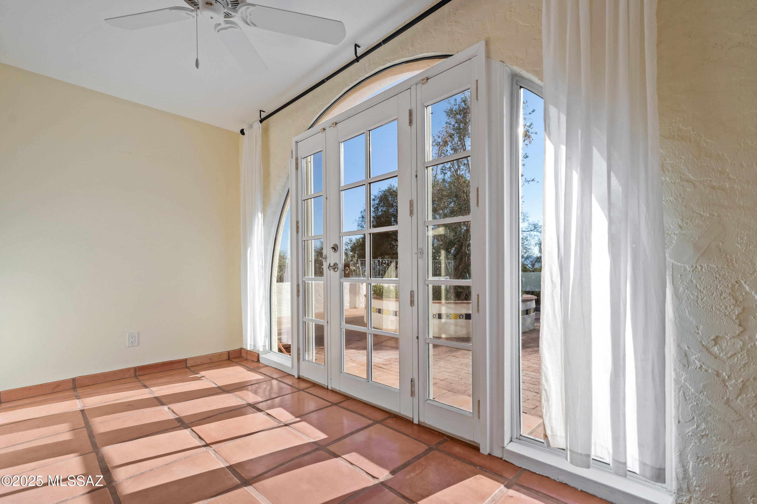 5015 N Via Condesa