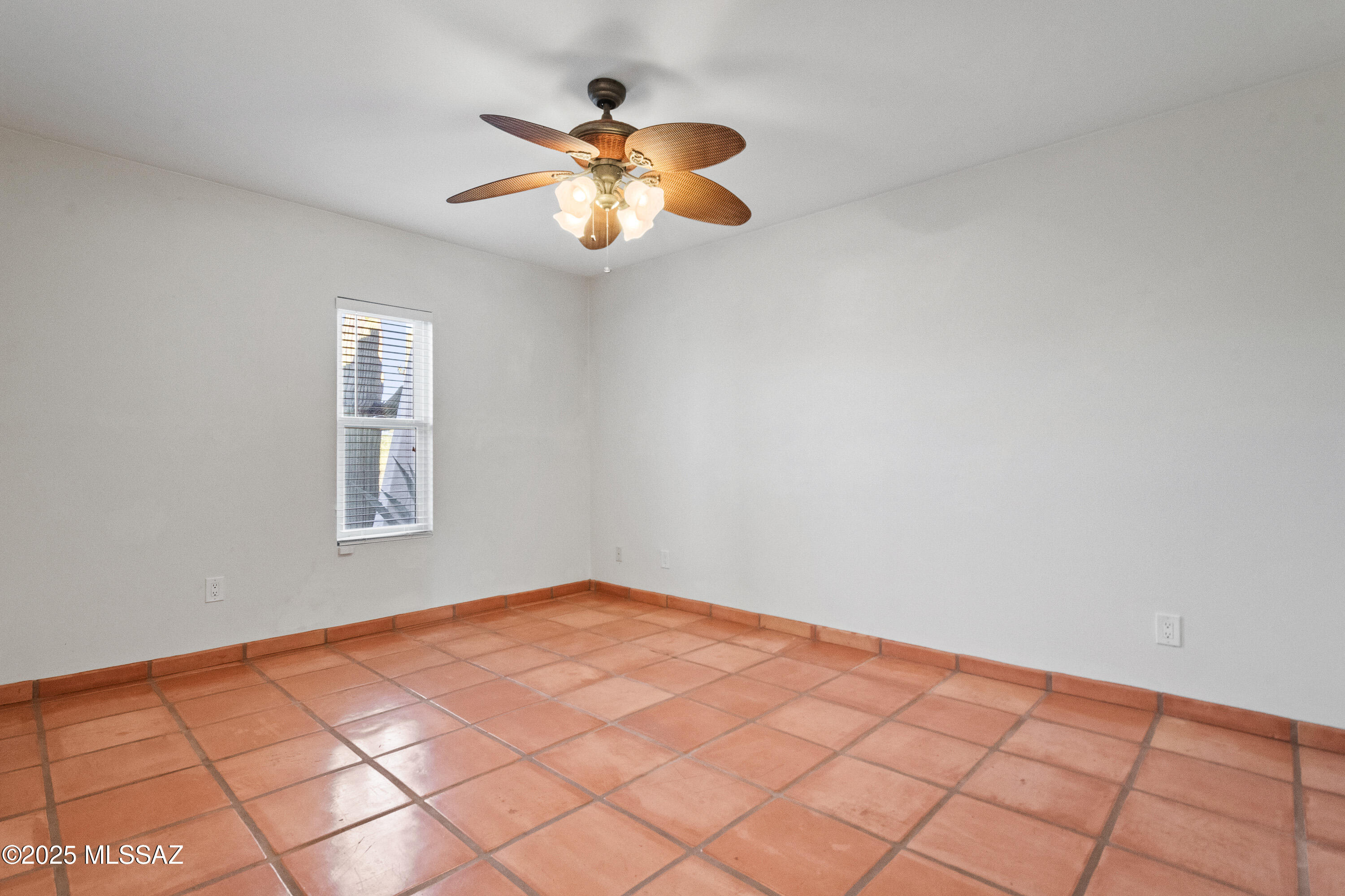 5015 N Via Condesa