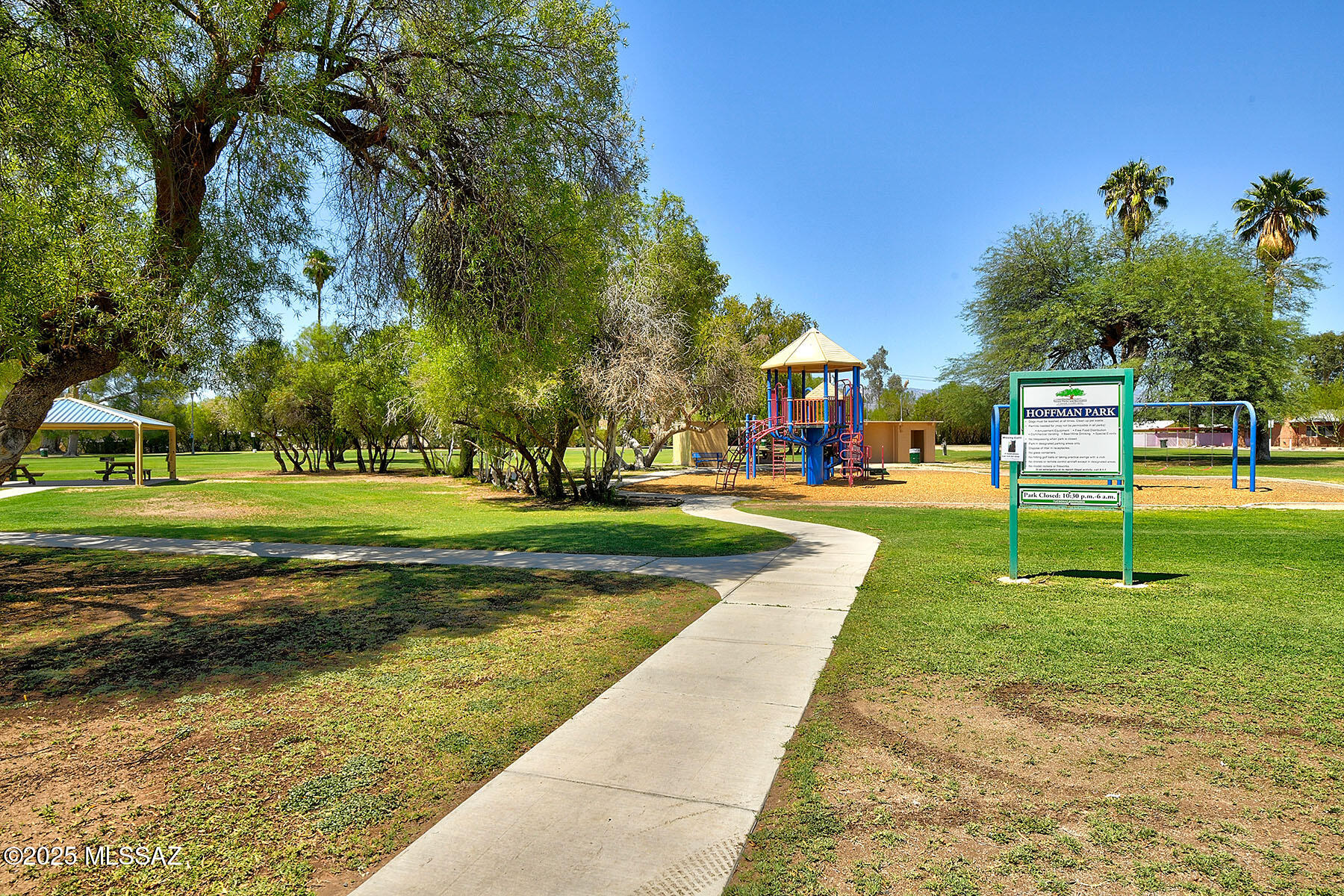 5035 E CECELIA Street