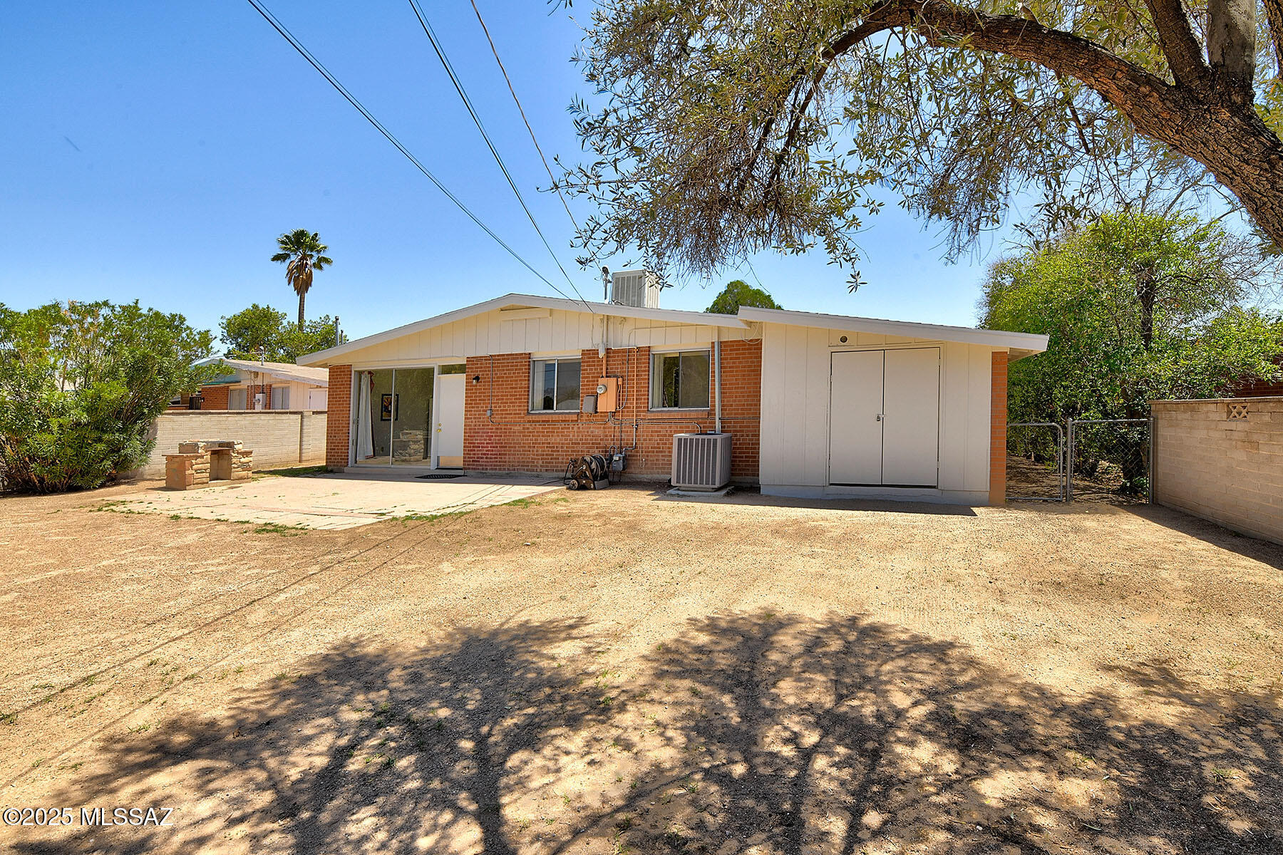 5035 E CECELIA Street